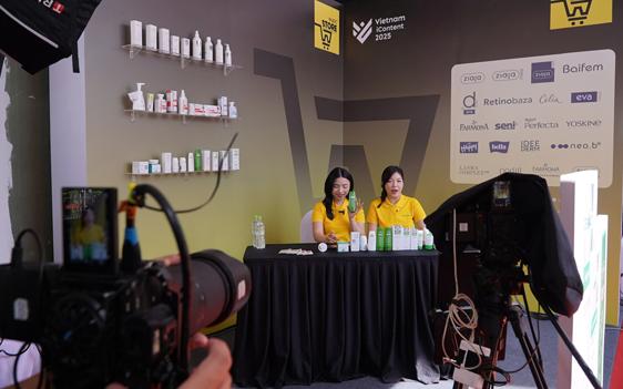 Nở rộ dịch vụ livestream bán hàng cận Tết