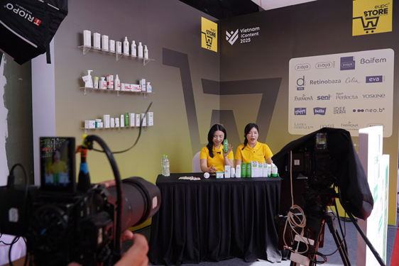 Nở rộ dịch vụ livestream b&aacute;n h&agrave;ng cận Tết: Xu hướng kinh tế mới - Ảnh 1.