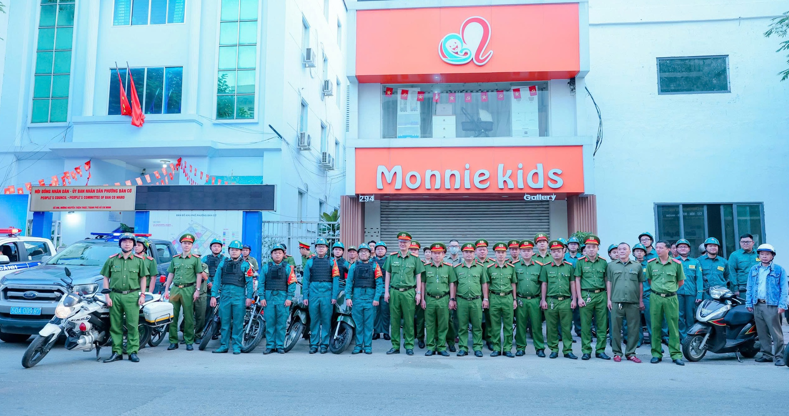 TPHCM: Phường Bàn Cờ mở cao điểm xử lý lấn chiếm lòng đường, vỉa hè, "xe dù bến cóc" - Ảnh 4.