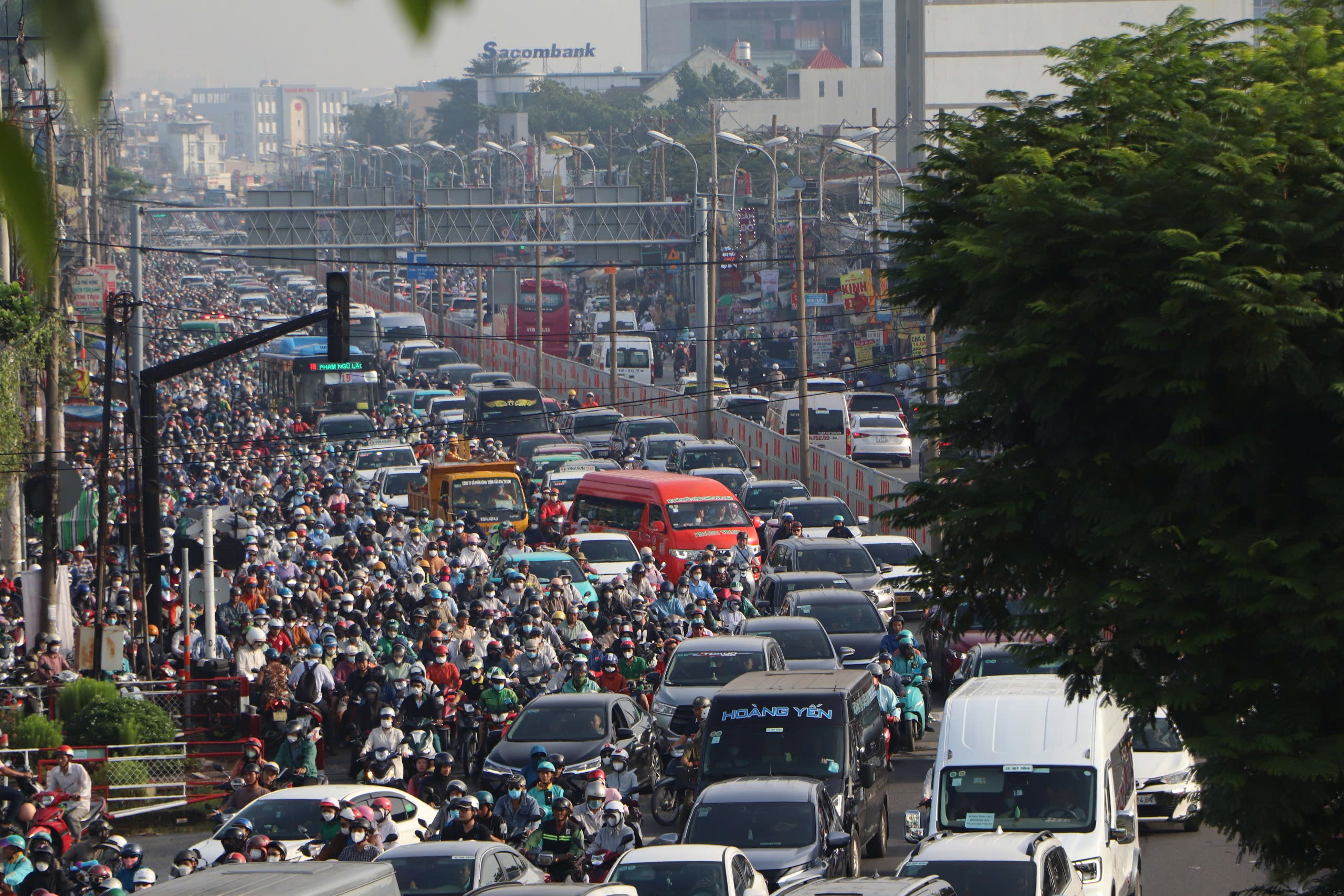 68 dự &aacute;n ho&agrave;n th&agrave;nh, 63 dự &aacute;n khởi c&ocirc;ng: Sức bật hạ tầng TPHCM 2025 - Ảnh 3.