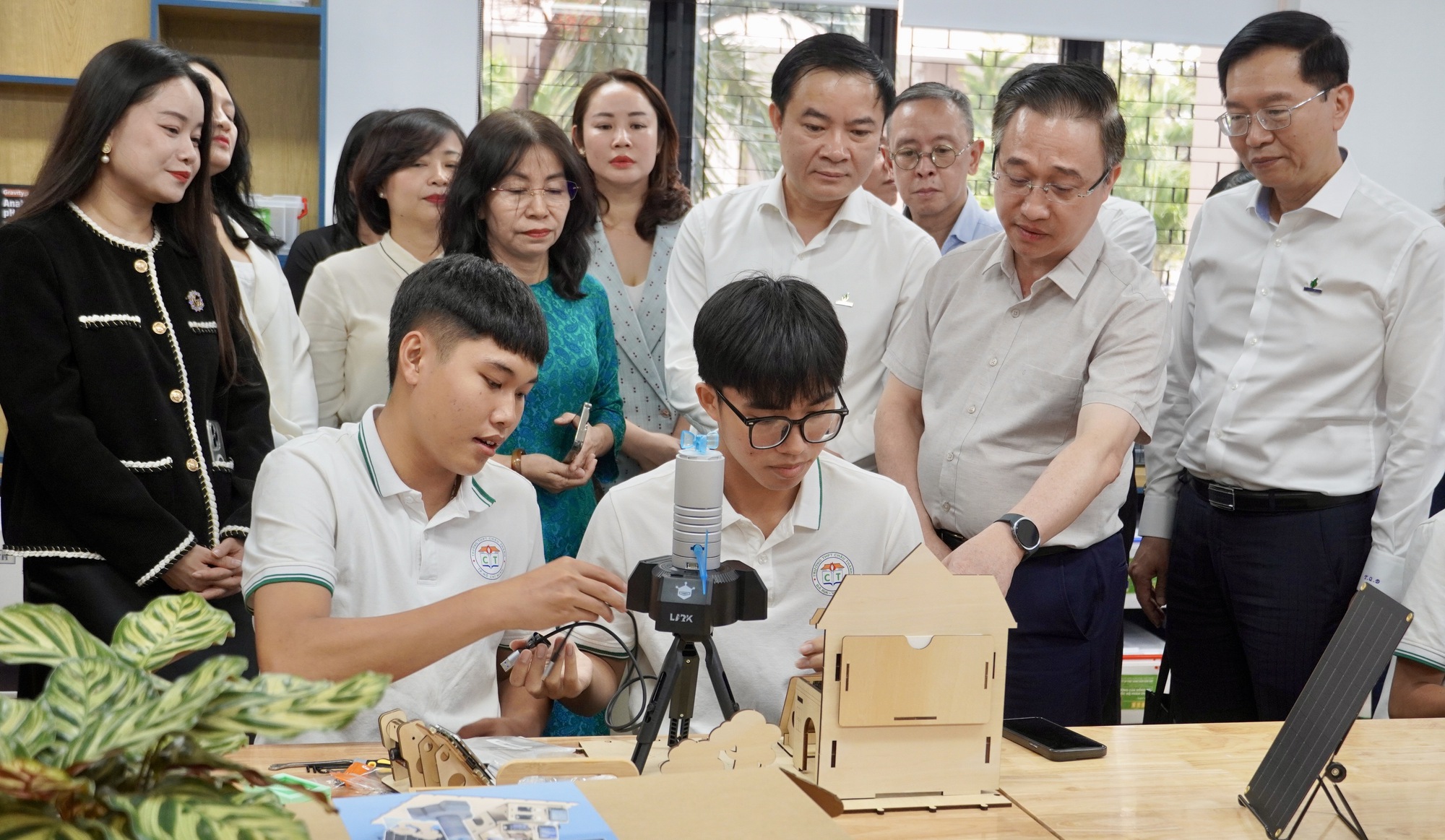 Petrovietnam đầu tư 3 ph&ograve;ng học STEM cho 3 trường học tại TPHCM - Ảnh 2.