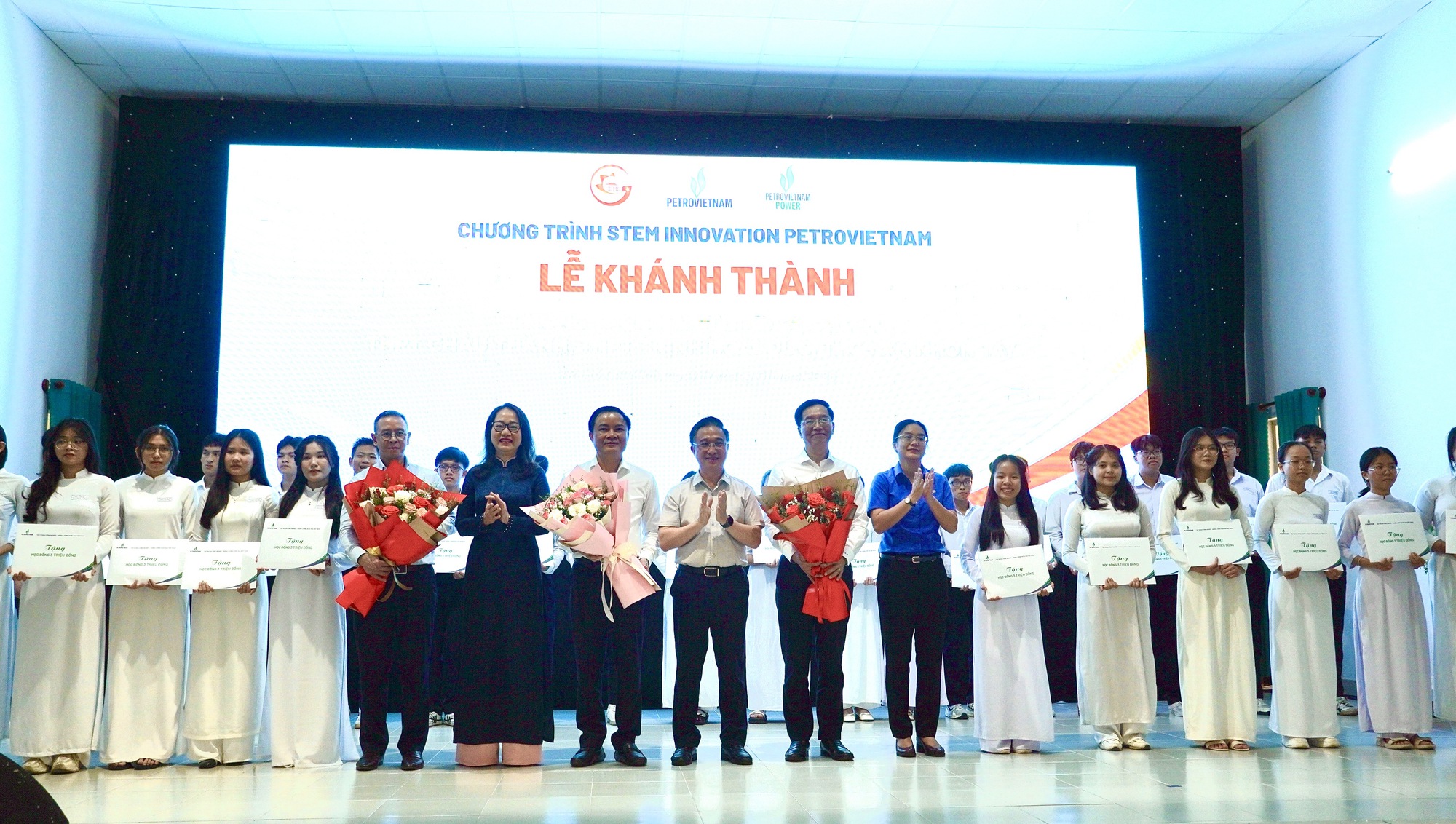 Petrovietnam đầu tư 3 ph&ograve;ng học STEM cho 3 trường học tại TPHCM - Ảnh 5.