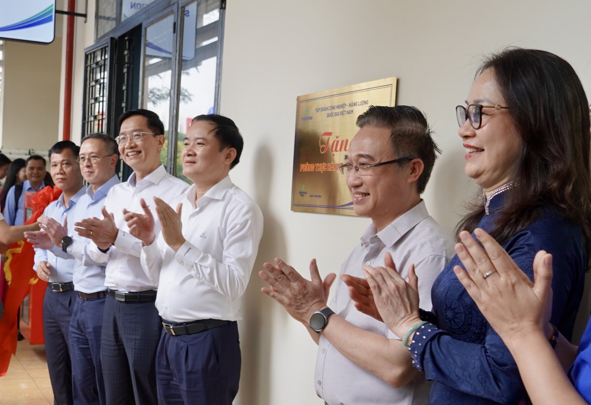 Petrovietnam đầu tư 3 ph&ograve;ng học STEM cho 3 trường học tại TPHCM - Ảnh 4.