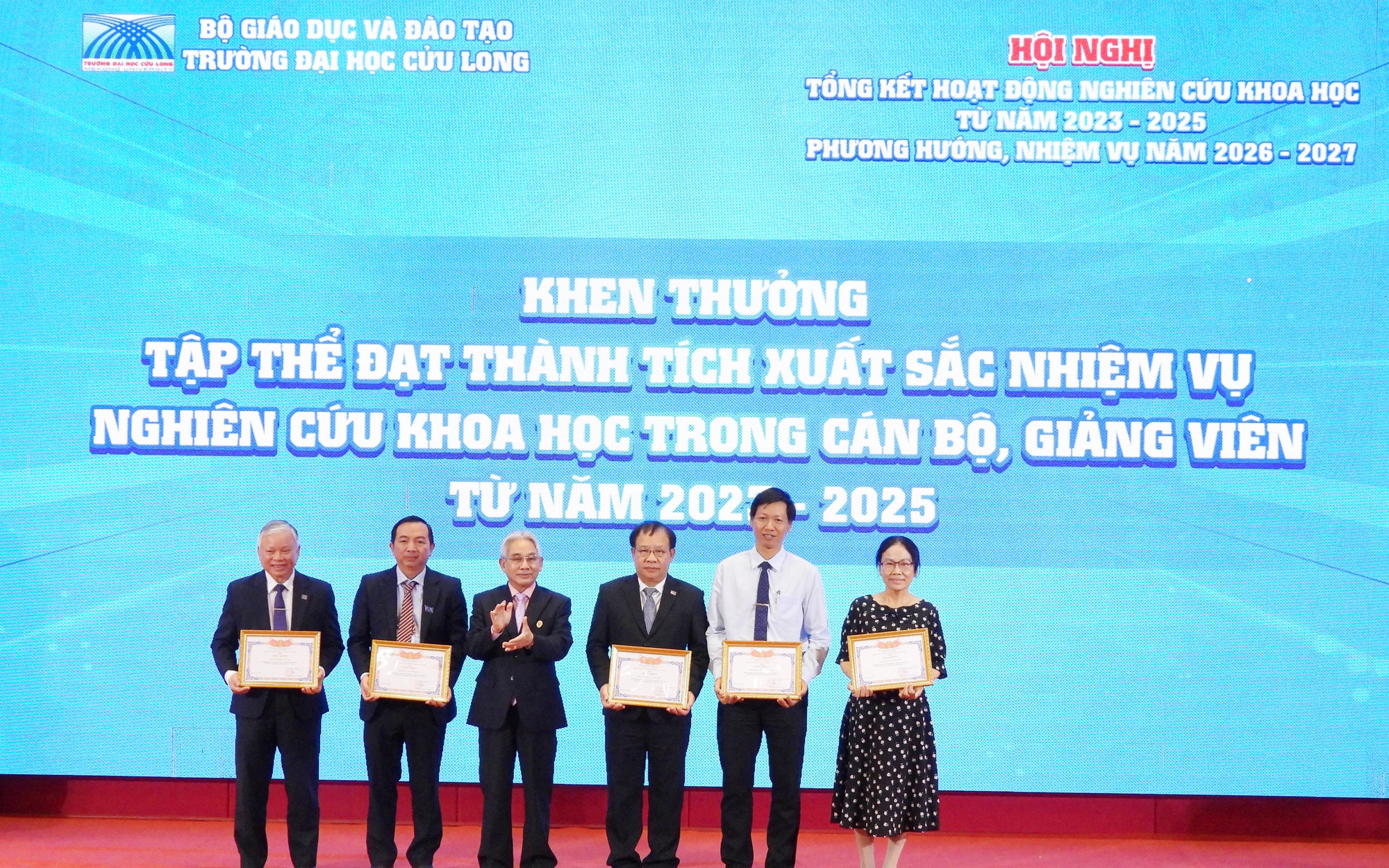 Trường ĐH Cửu Long tổ chức hội nghị tổng kết hoạt động nghiên cứu khoa học