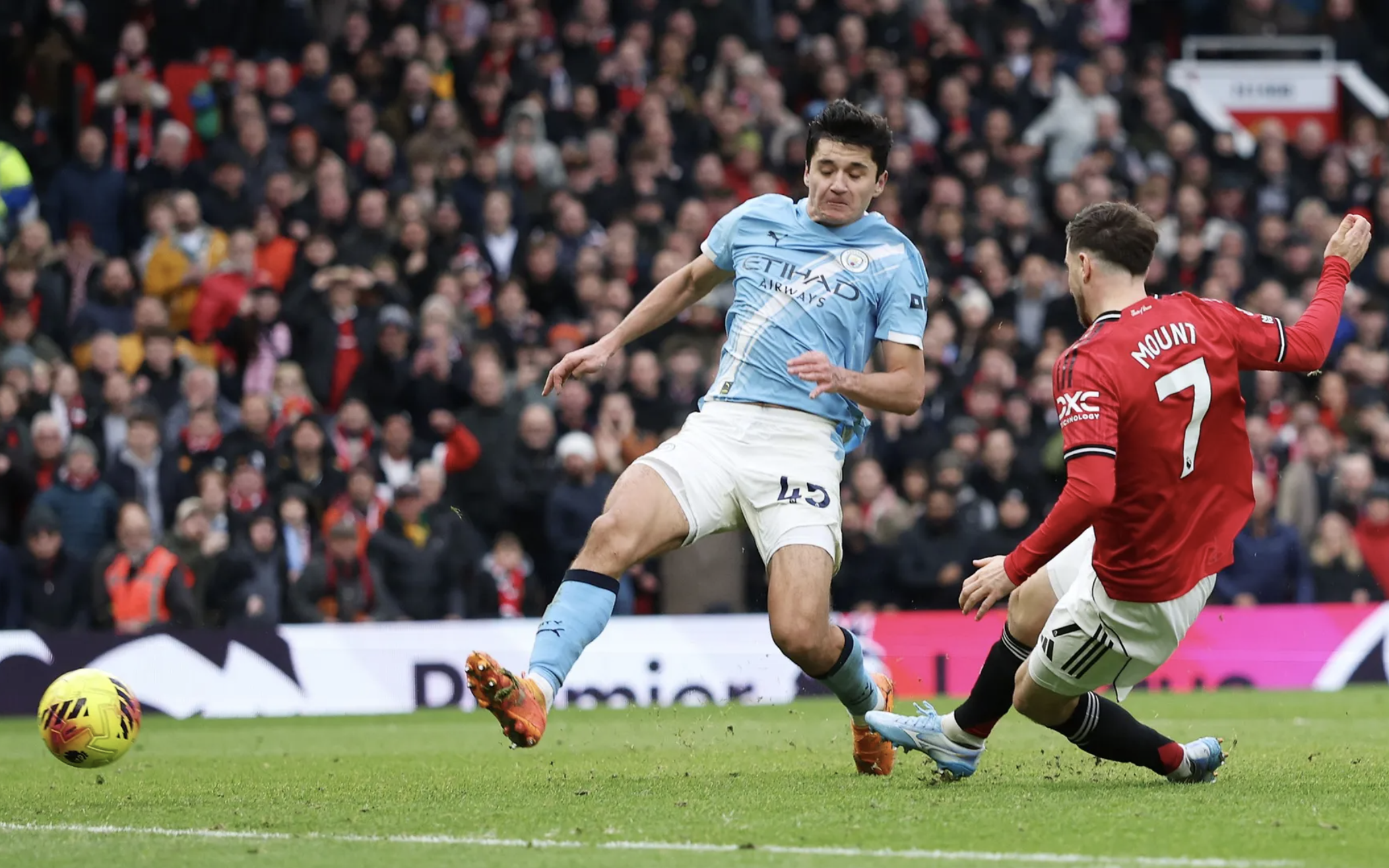 Quật ng&atilde; Man City trận derby, Man United tặng qu&agrave; thầy mới Michael Carrick - Ảnh 7.