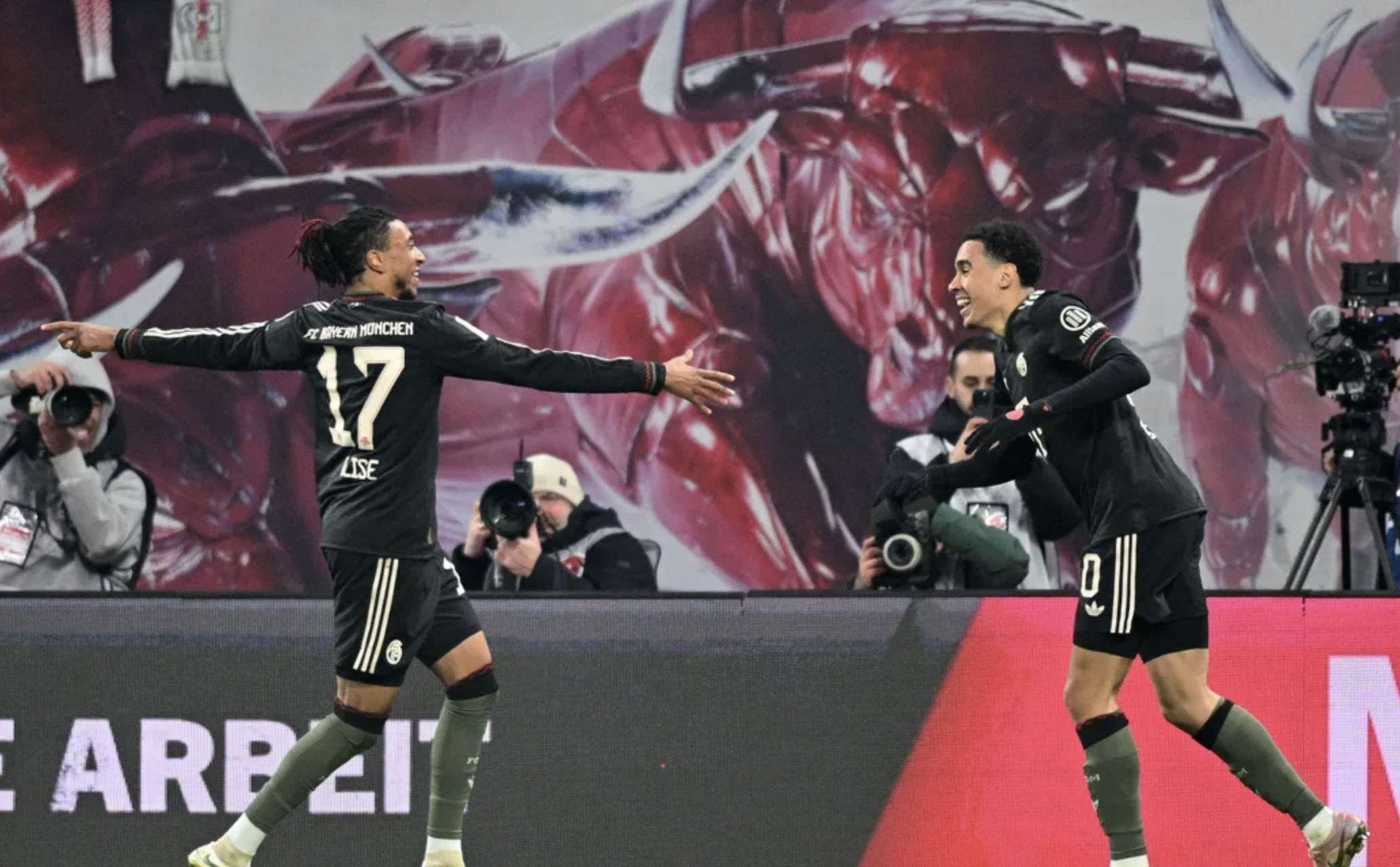 Siêu dự bị Olise tỏa sáng, Bayern Munich thắng "hủy diệt" RB Leipzig - Ảnh 6.
