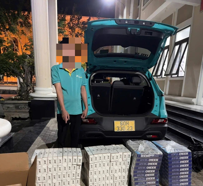 CSGT T&acirc;y Ninh ph&aacute;t hiện xe &ocirc; t&ocirc; c&ocirc;ng nghệ chở thuốc l&aacute; nhập lậu - Ảnh 1.