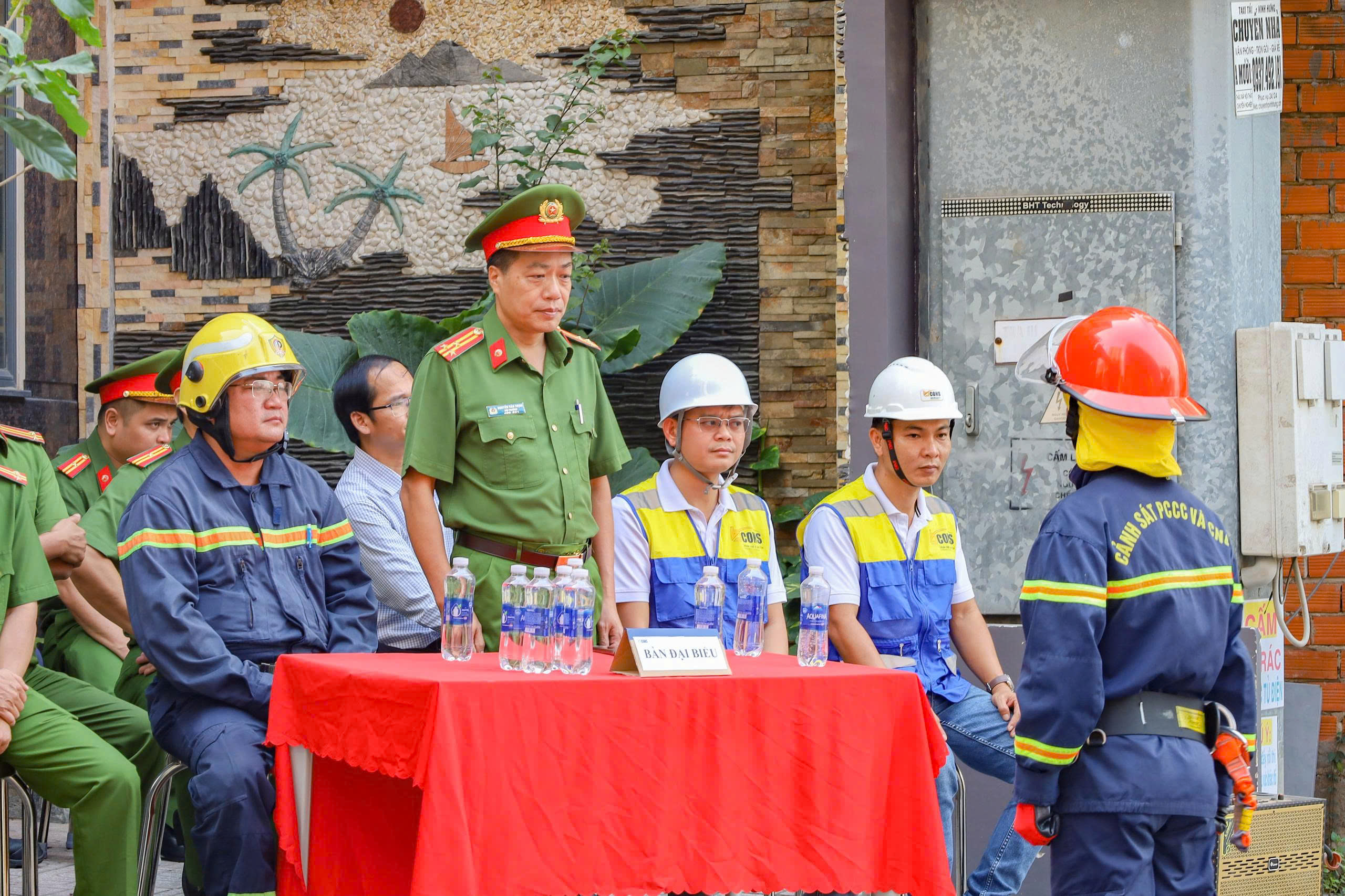 Giả định t&igrave;nh huống ch&aacute;y tại một c&ocirc;ng tr&igrave;nh x&acirc;y dựng to&agrave; nh&agrave; chung cư - Ảnh 9.