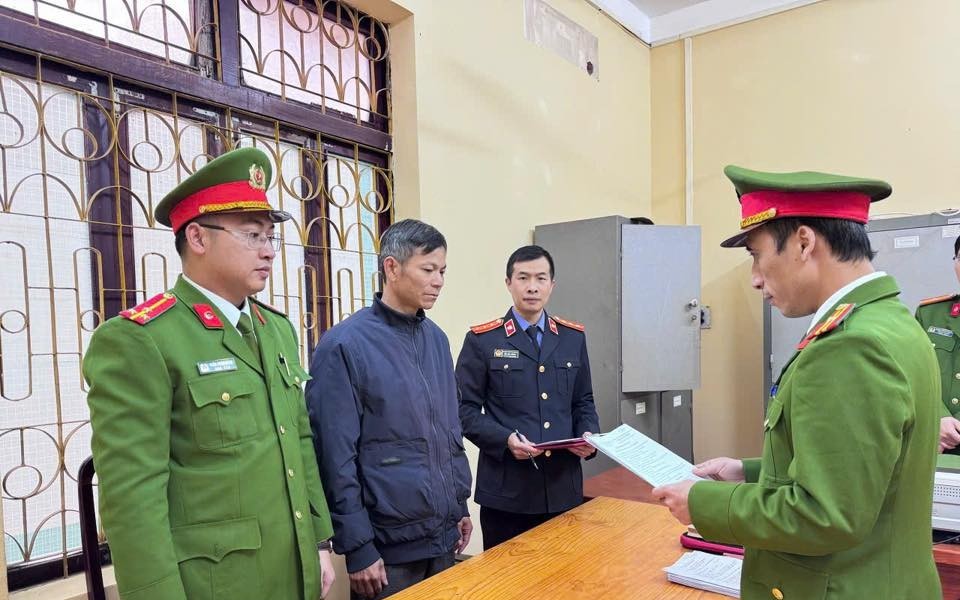 Một cựu chủ tịch xã bị khởi tố