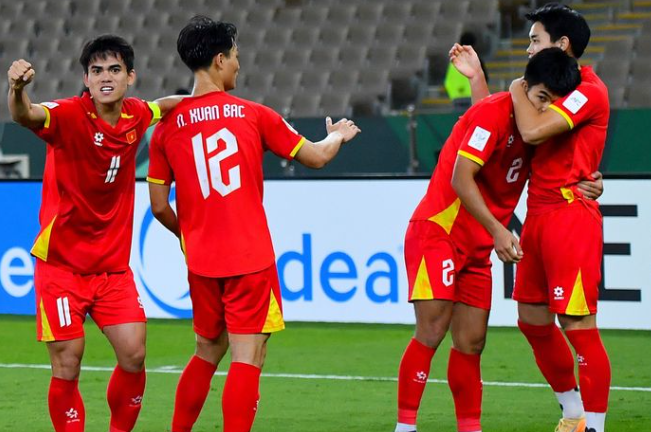Phạm Minh Ph&uacute;c &ndash; "cơn lốc" đường bi&ecirc;n của U23 Việt Nam - Ảnh 4.