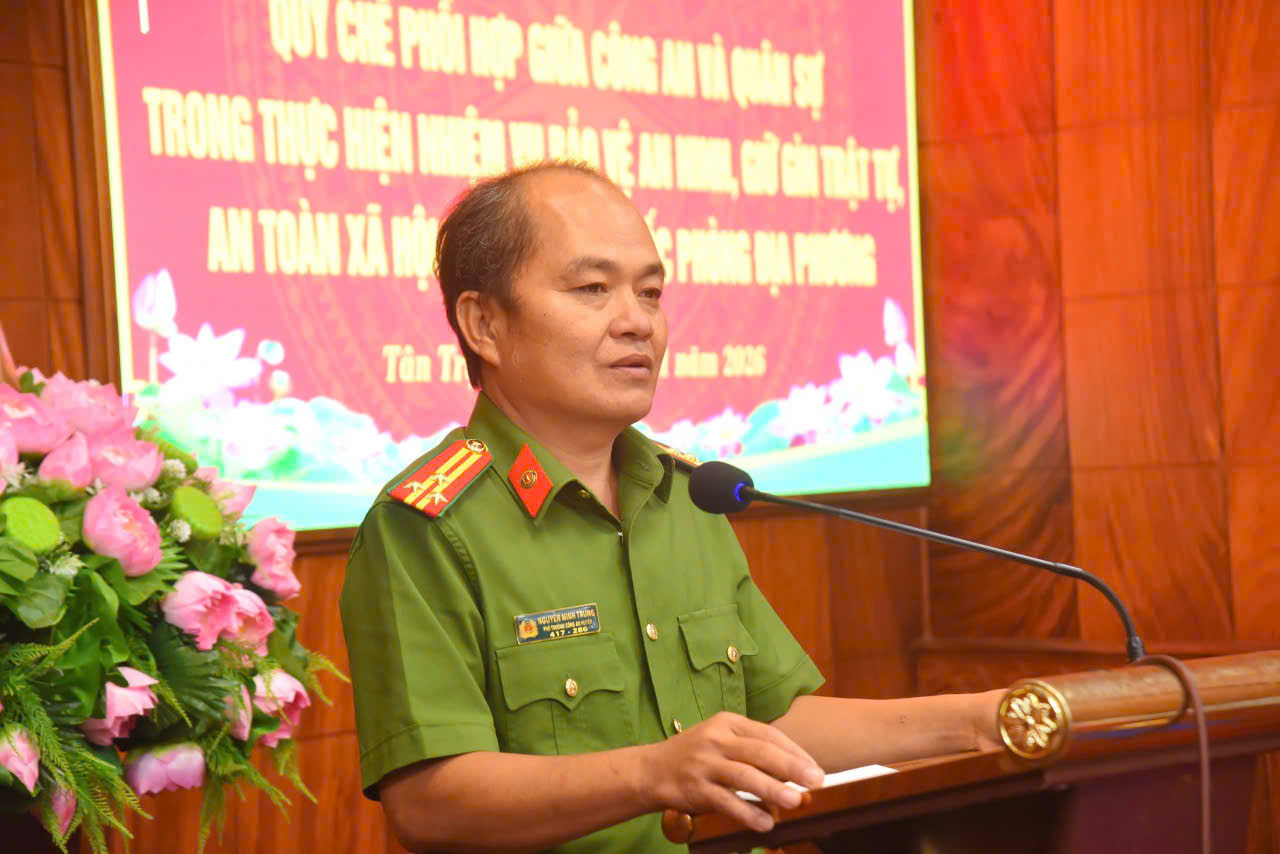 T&acirc;y Ninh: Hai lực lượng n&ograve;ng cốt ở x&atilde; T&acirc;n Trụ tạo l&aacute; chắn vững chắc để người d&acirc;n vui Xu&acirc;n, đ&oacute;n Tết - Ảnh 4.