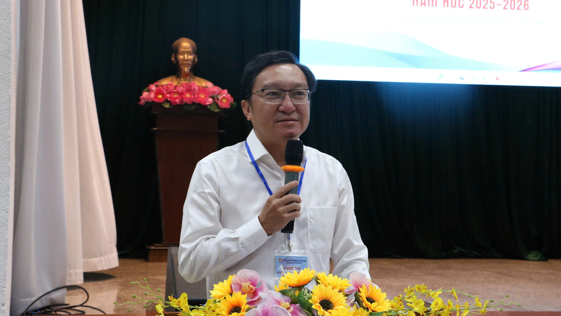 Học sinh TPHCM nghiên cứu thiết bị bay không người lái hỗ trợ chữa cháy - Ảnh 1.