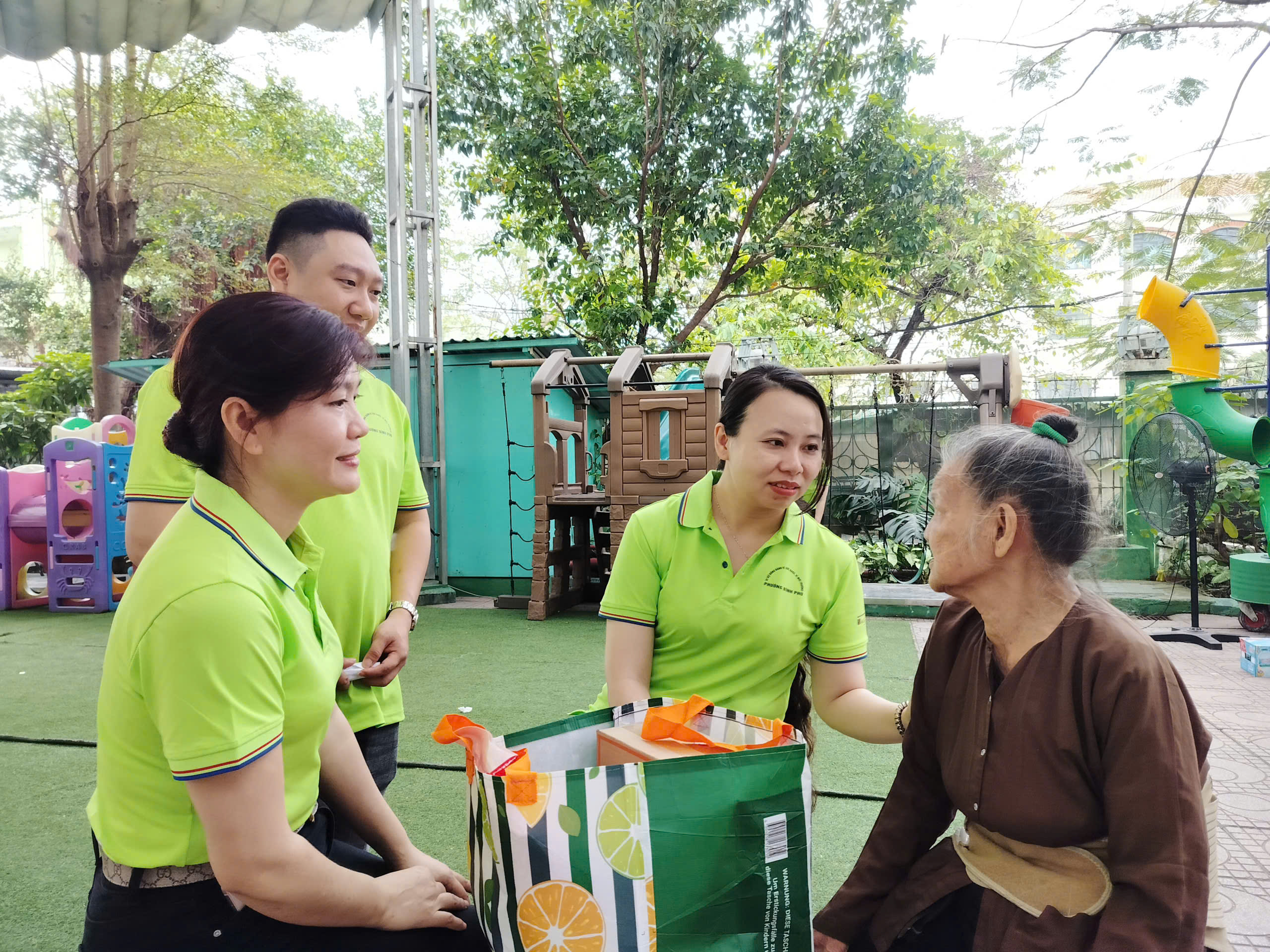 Chăm sóc sức khỏe miễn phí cho người cao tuổi, người yếu thế - Ảnh 4.