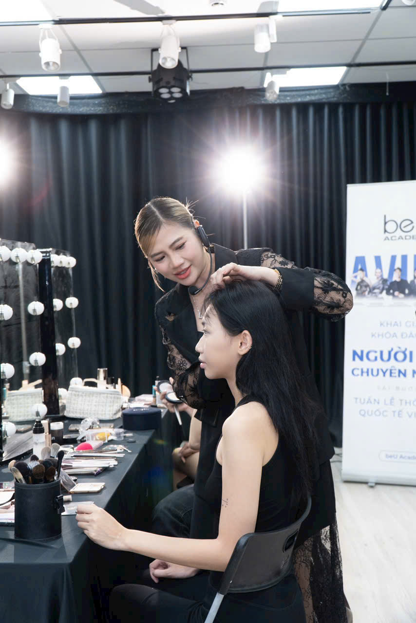 Tân khoa 40 tuổi bật khóc trong ngày tốt nghiệp: "Cuộc đời tôi đã chia làm 2 nửa" - Ảnh 4.
