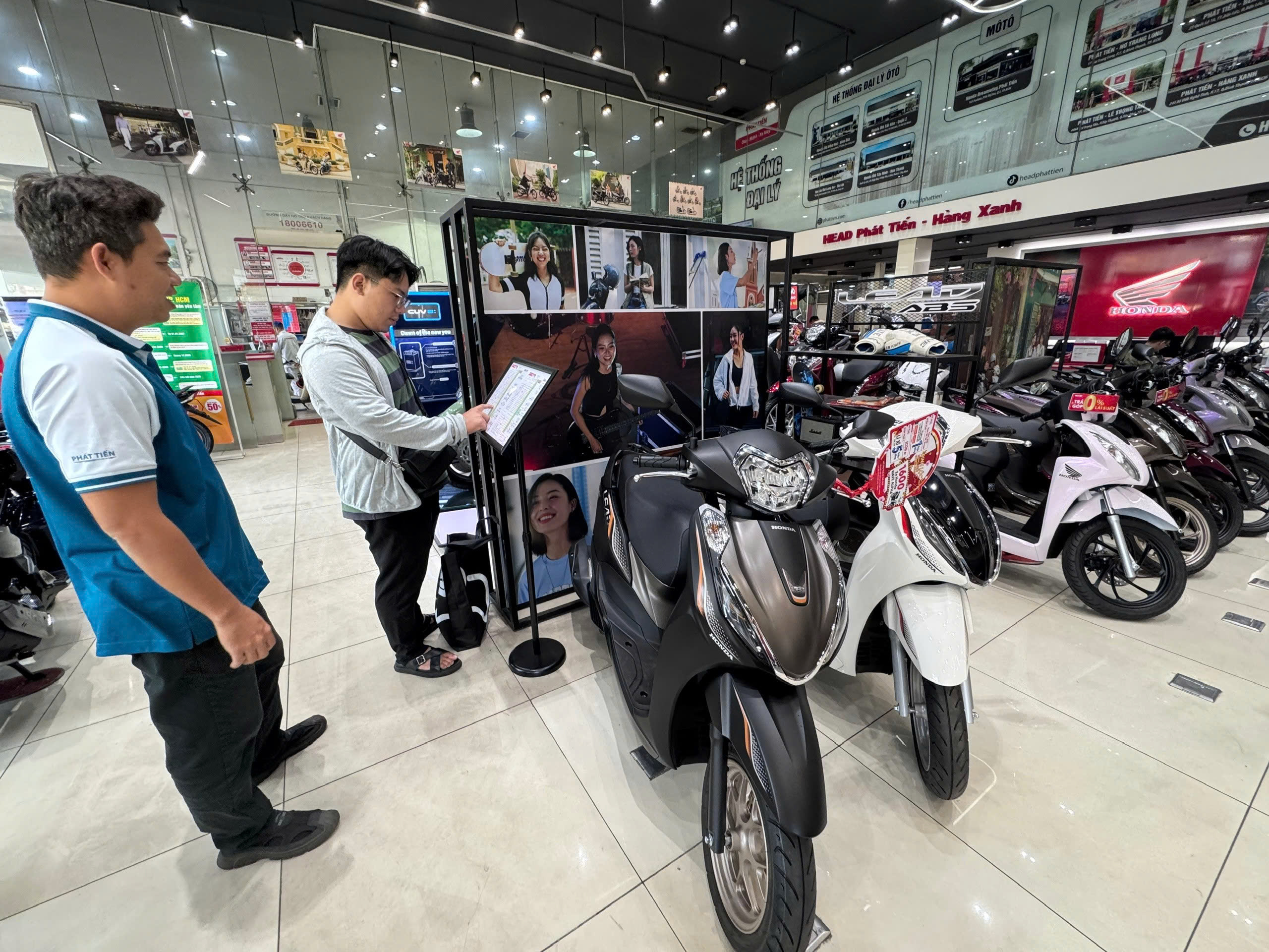 Giá xe máy tăng mạnh trước Tết Nguyên đán tại TP HCM - Ảnh 1.