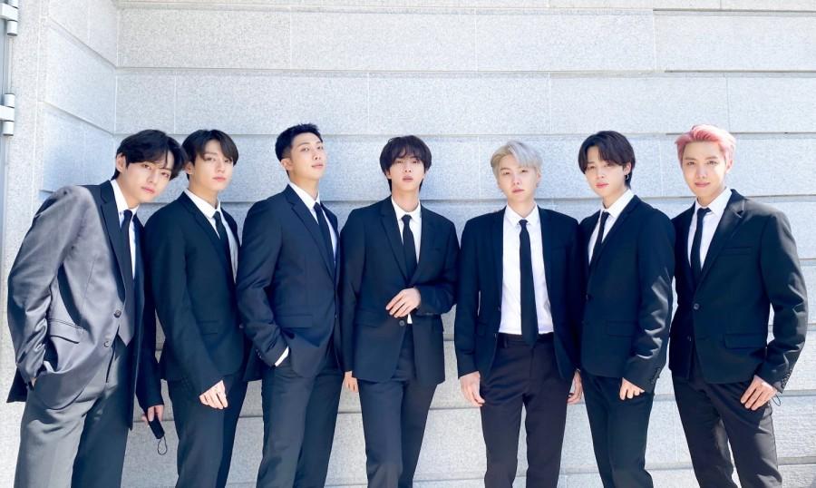 Nh&oacute;m BTS t&aacute;i xuất, th&agrave;nh phố trấn &aacute;p nạn "chặt ch&eacute;m" kh&aacute;ch sạn - Ảnh 2.