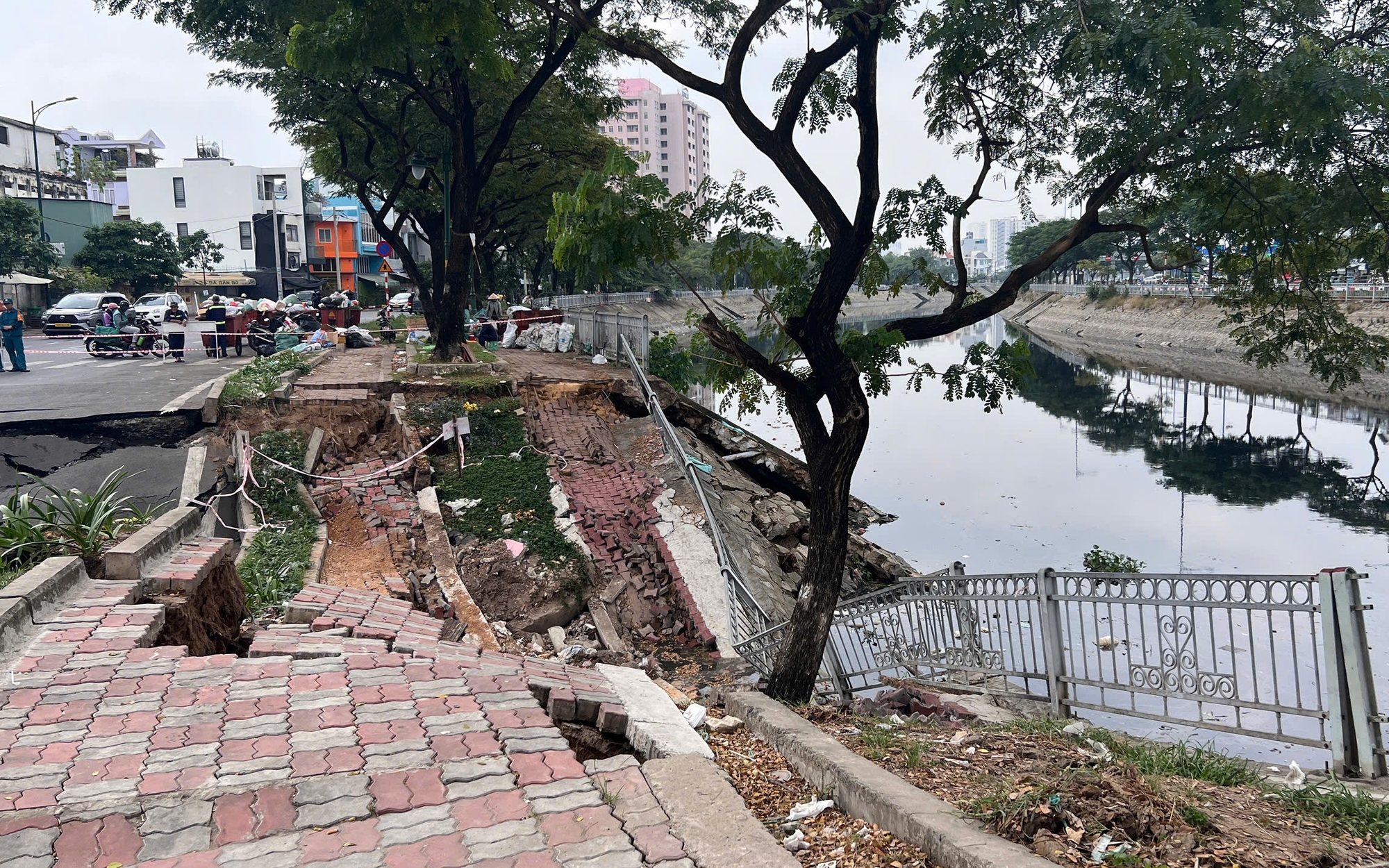 Thông tin tại TPHCM ngày 18-1: Kênh Tàu Hủ sạt lở; lý do đổi tên một trường đại học lớn