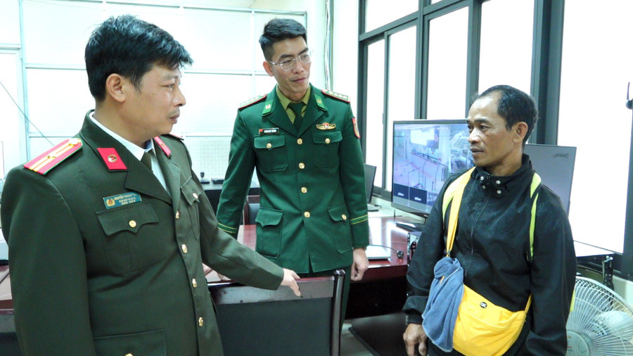 Sau thời gian lẩn trốn tại Th&aacute;i Lan, đối tượng truy n&atilde; về nước đầu th&uacute; - Ảnh 1.