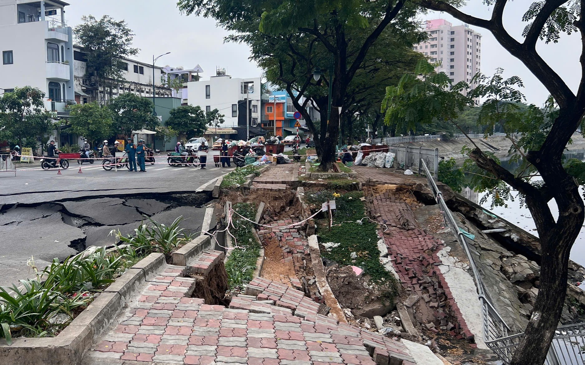 UBND phường Chánh Hưng thông tin về vụ sụt lún bờ kè kênh Tàu Hủ