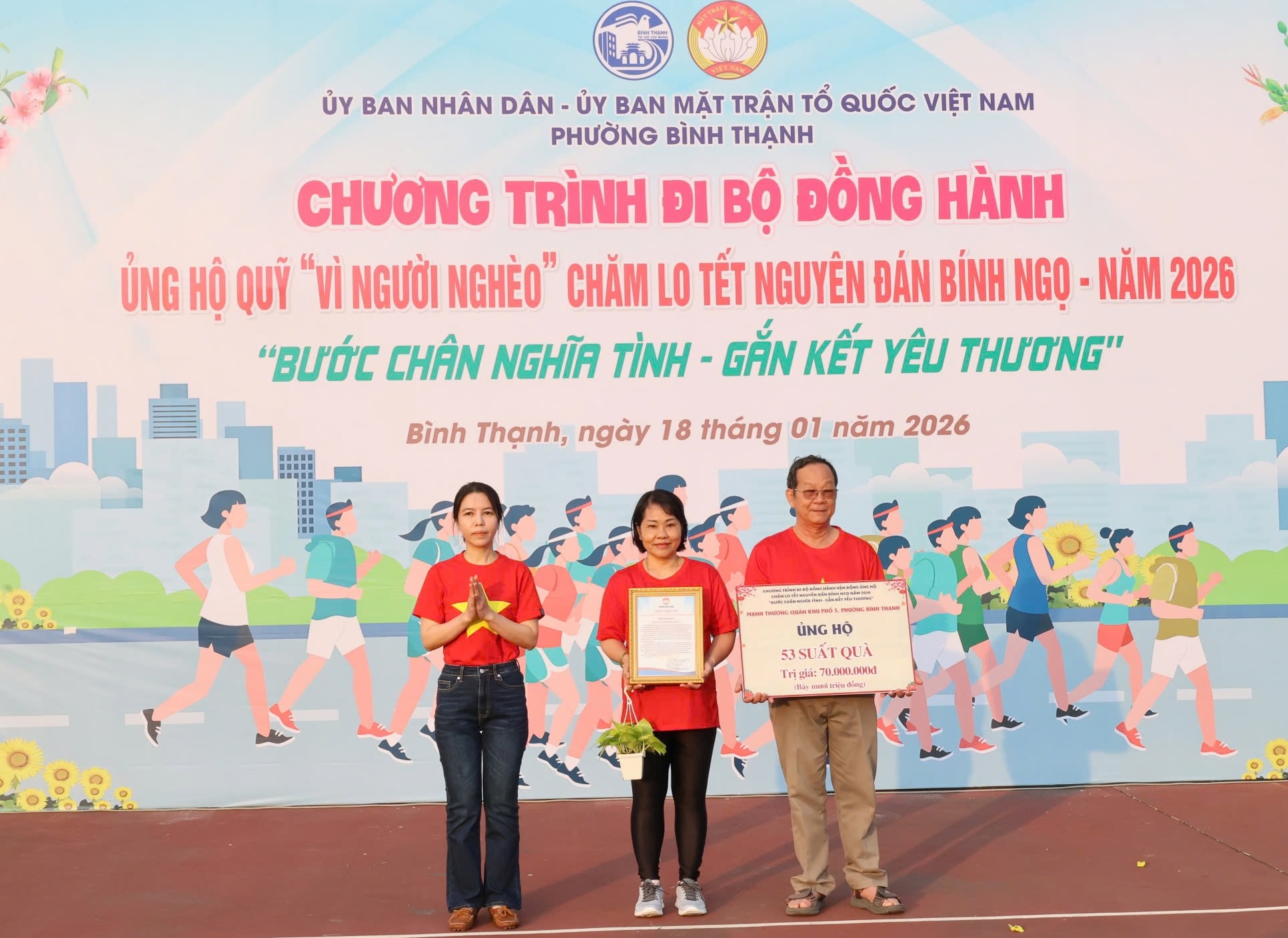 Một buổi đi bộ, phường B&igrave;nh Thạnh - TPHCM vận động hơn 1,6 tỉ đồng chăm lo Tết - Ảnh 3.