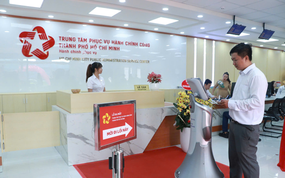 Lấy con người làm trung tâm