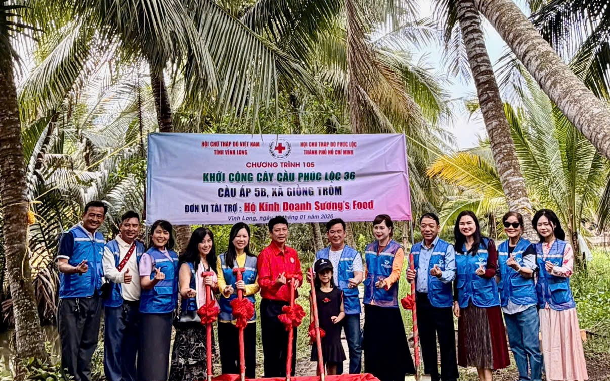 Xây 9 cầu giao thông nông thôn và trao tặng quà Tết cho bà con Vĩnh Long