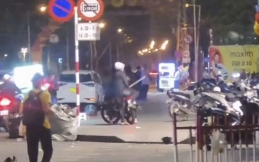 Clip: Hỗn chiến gây náo loạn trung tâm Nha Trang