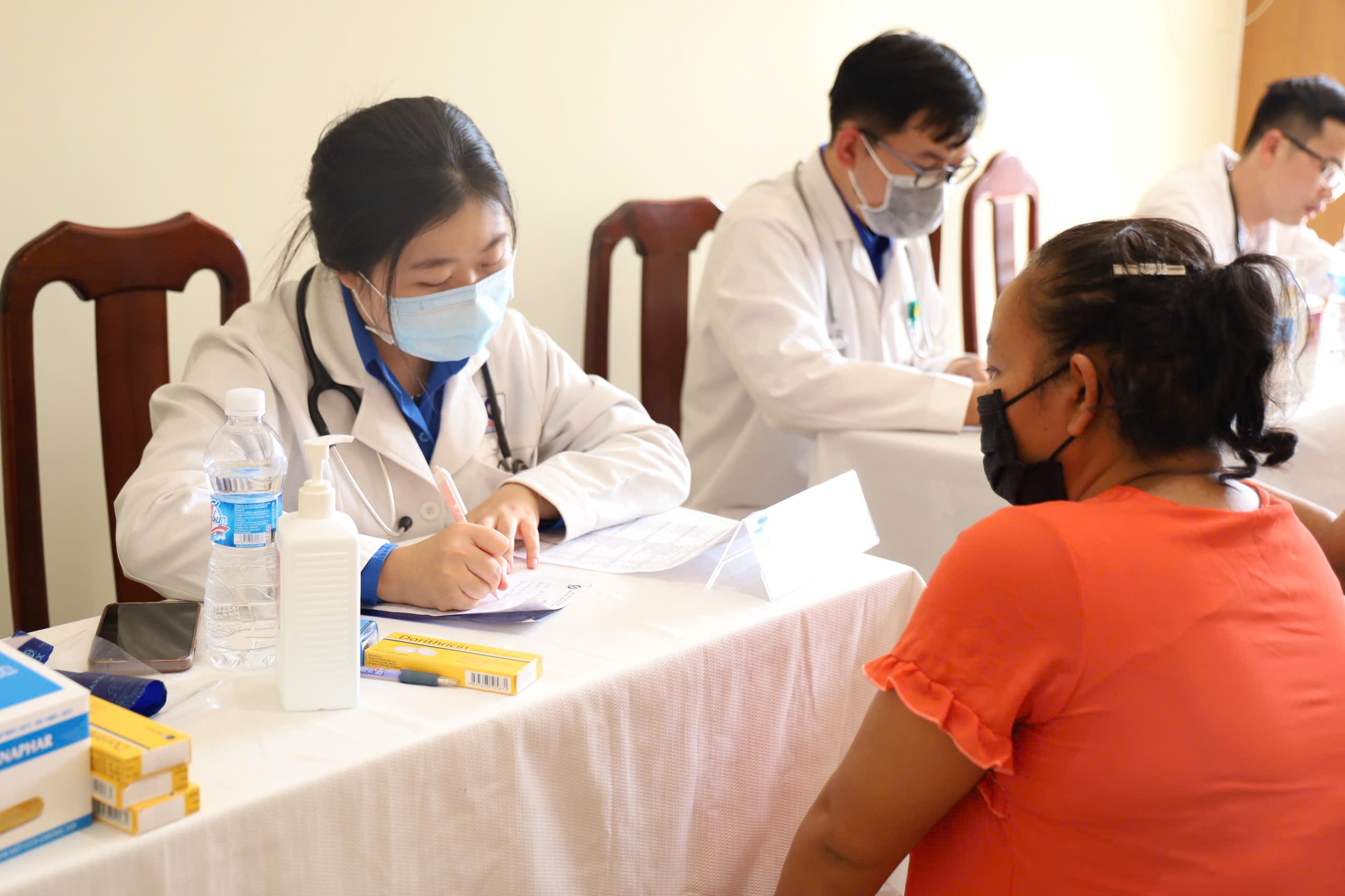 TPHCM triển khai cấp thẻ BHYT cho 7 nh&oacute;m được miễn ph&iacute; 100% - Ảnh 1.