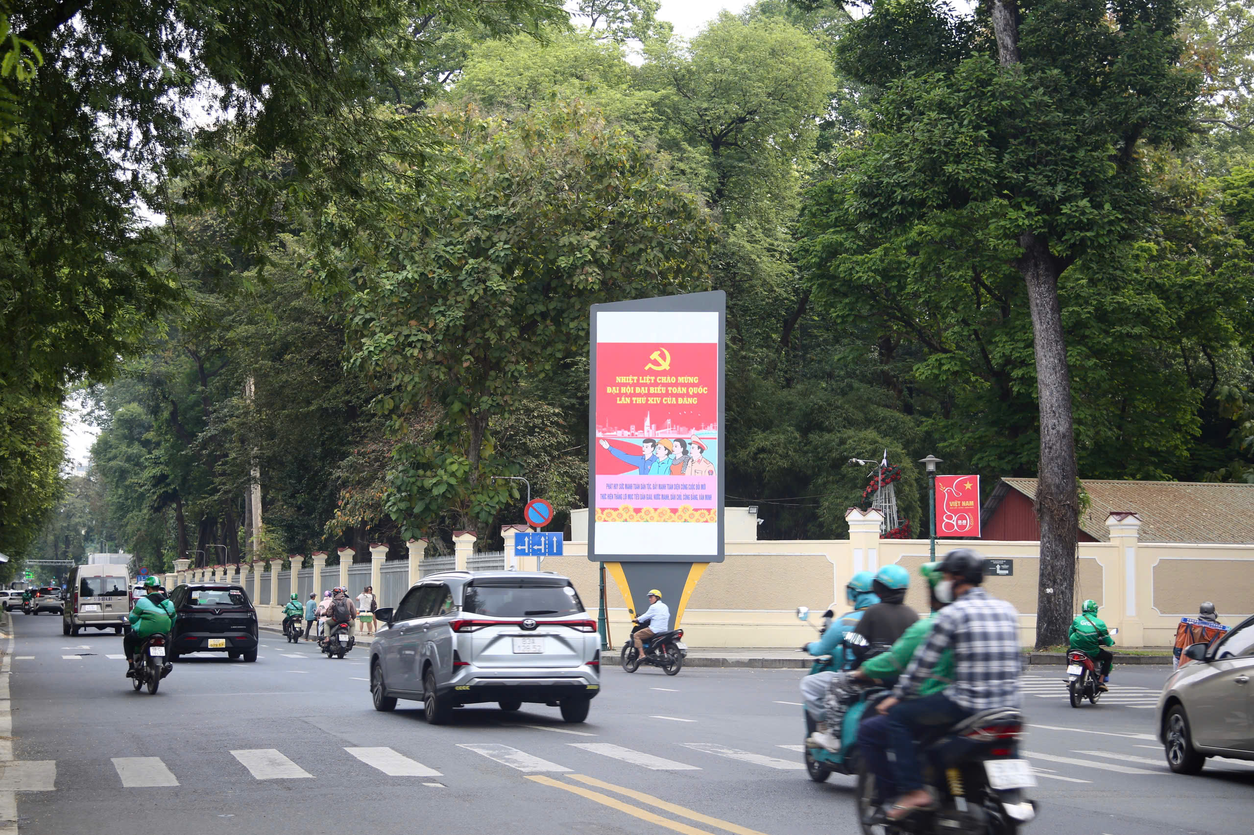 TPHCM rực rỡ cờ hoa, hân hoan hướng về Đại hội XIV của Đảng - Ảnh 21.