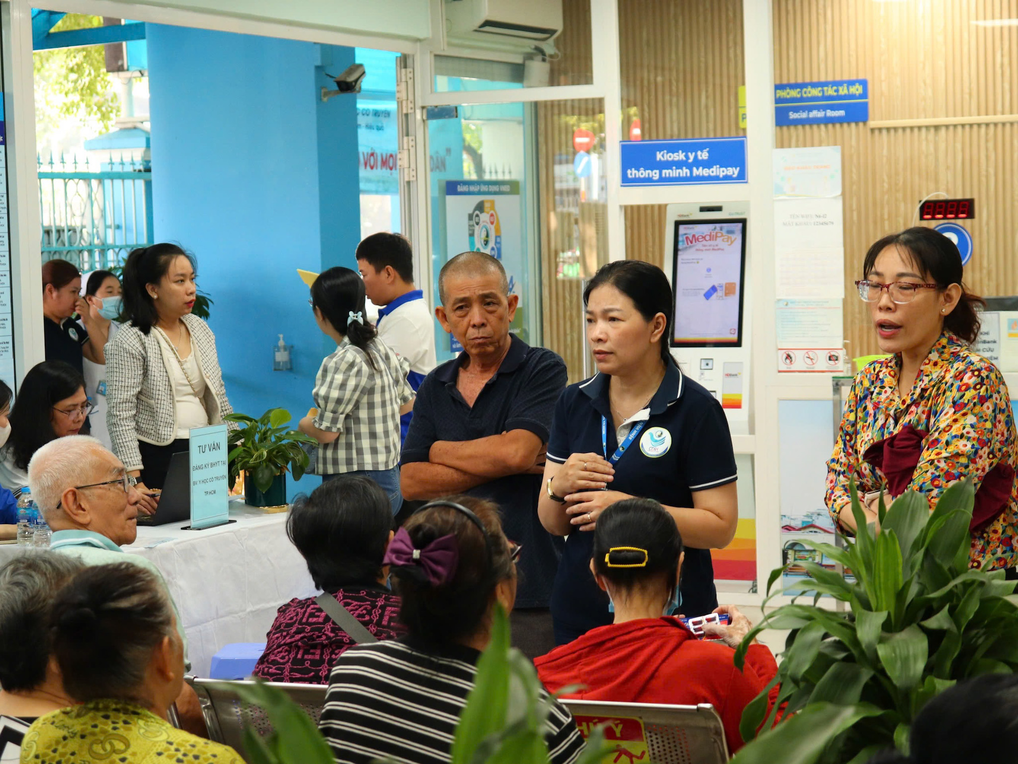 Địa chỉ thường tr&uacute; tại x&atilde; an to&agrave;n khu nhưng ở x&atilde; kh&aacute;c, c&oacute; được hưởng BHYT 100% - Ảnh 1.