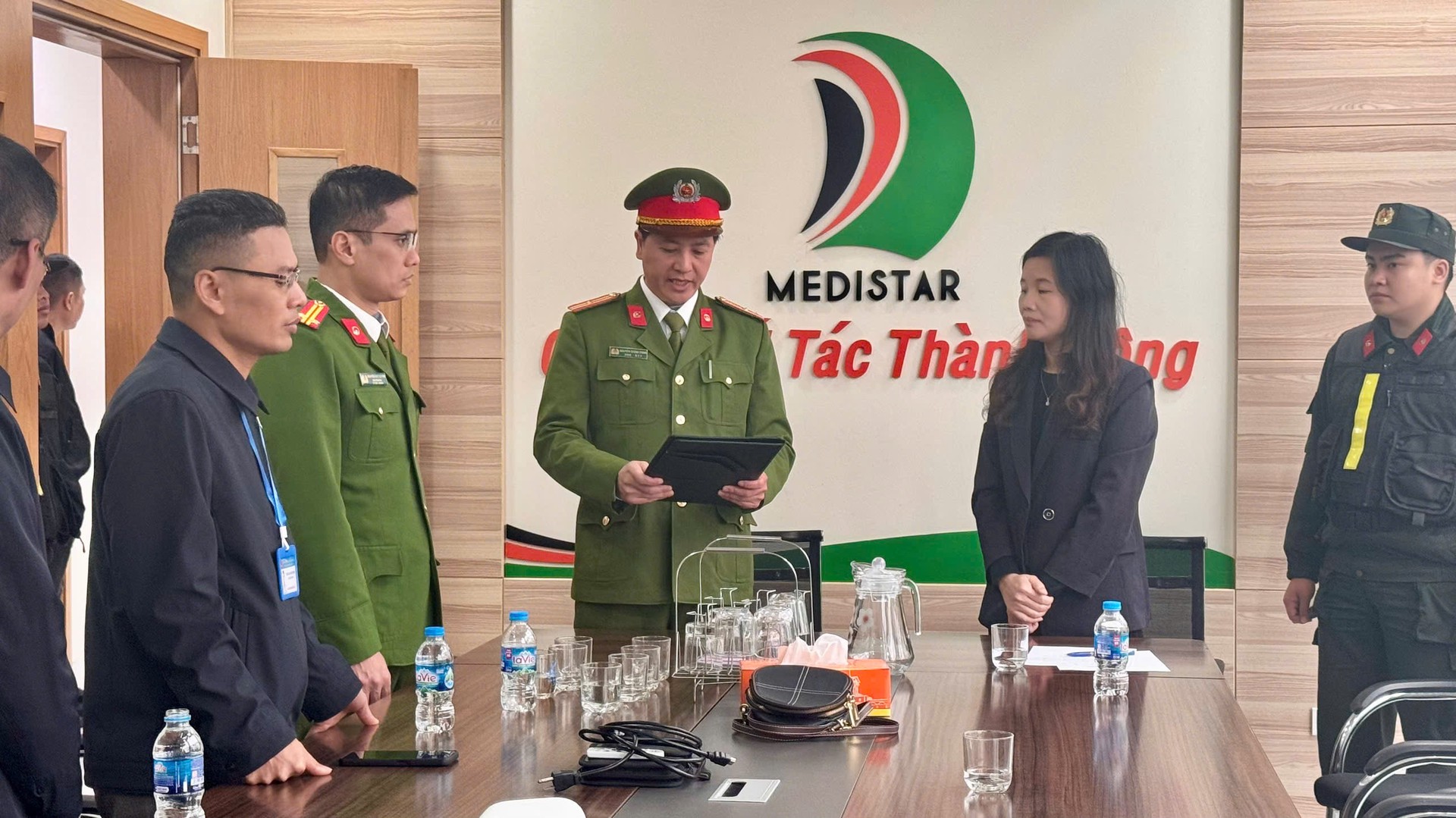 Khởi tố Tổng giám đốc 1 công ty sản xuất thực phẩm chức năng giả quy mô ngàn tỉ đồng - Ảnh 3.