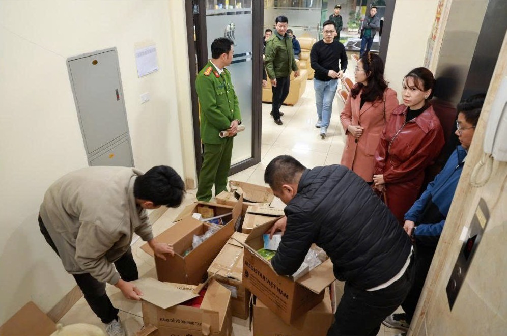 Khởi tố Tổng giám đốc 1 công ty sản xuất thực phẩm chức năng giả quy mô ngàn tỉ đồng - Ảnh 1.