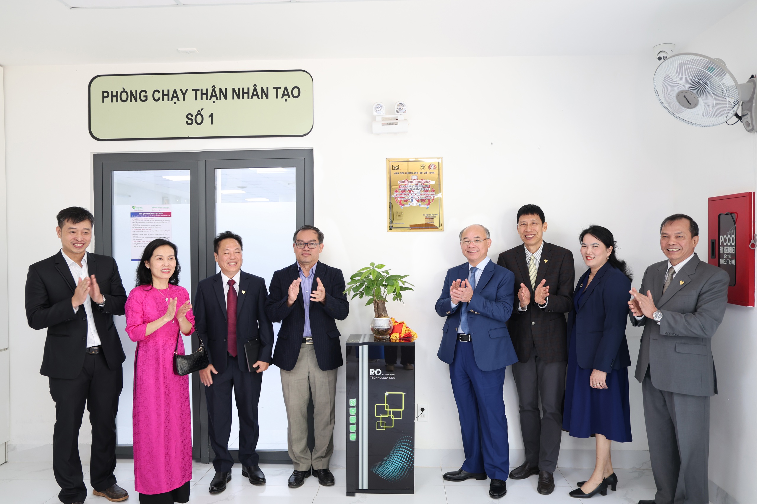 Bệnh viện Thiện Hạnh đón nhận hai chứng chỉ ISO quốc tế - Ảnh 3.