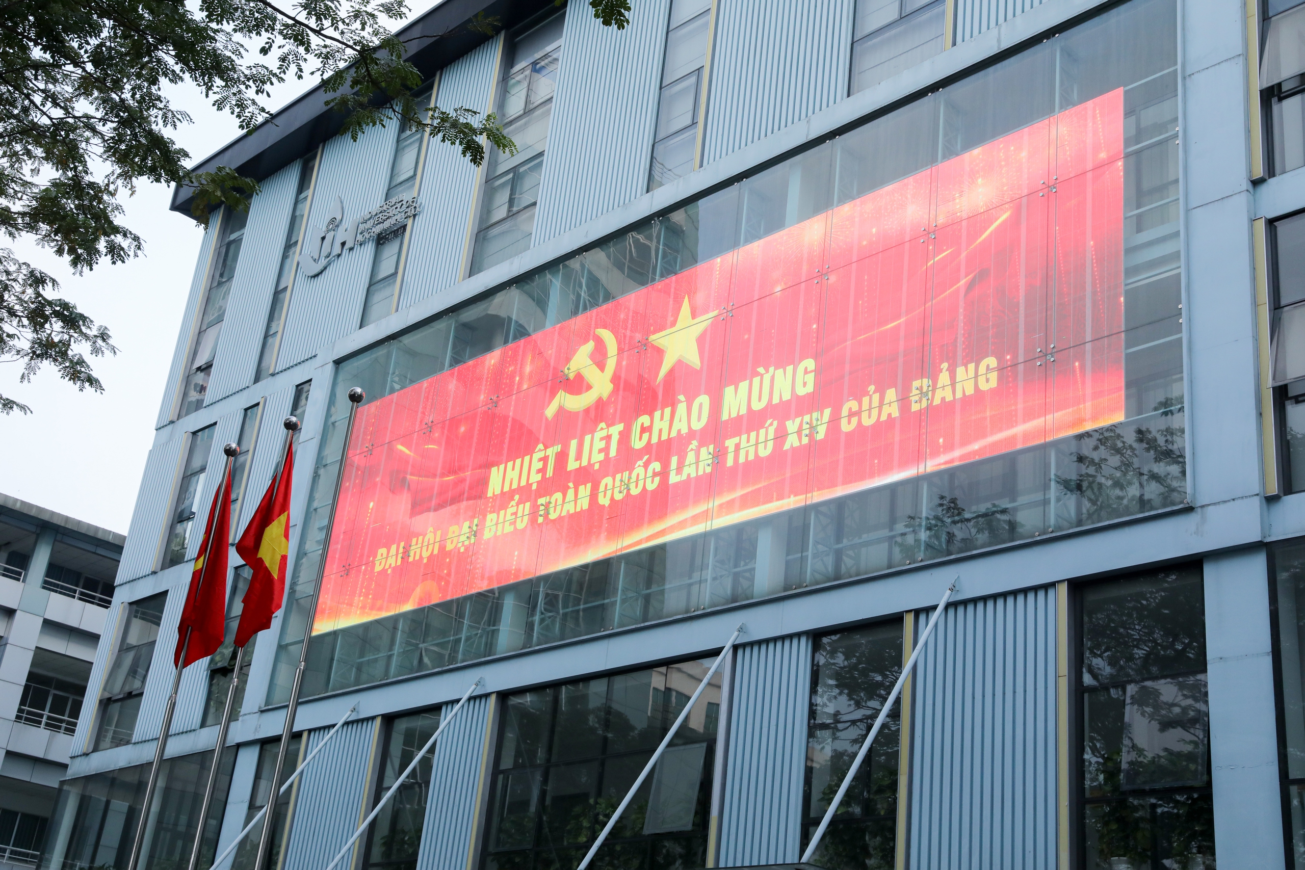 TPHCM rực rỡ cờ hoa, hân hoan hướng về Đại hội XIV của Đảng - Ảnh 13.