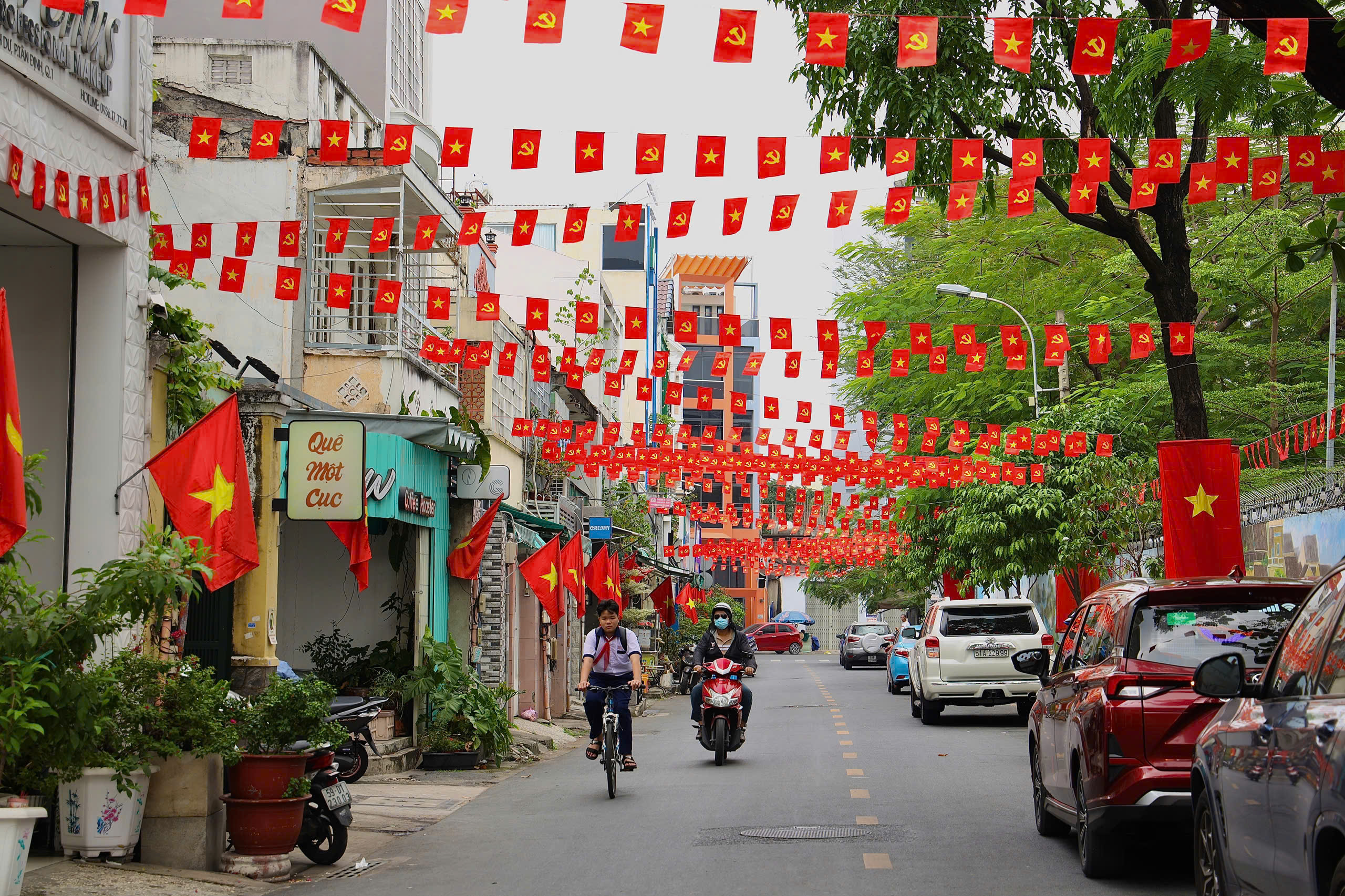 TPHCM rực rỡ cờ hoa, hân hoan hướng về Đại hội XIV của Đảng - Ảnh 8.