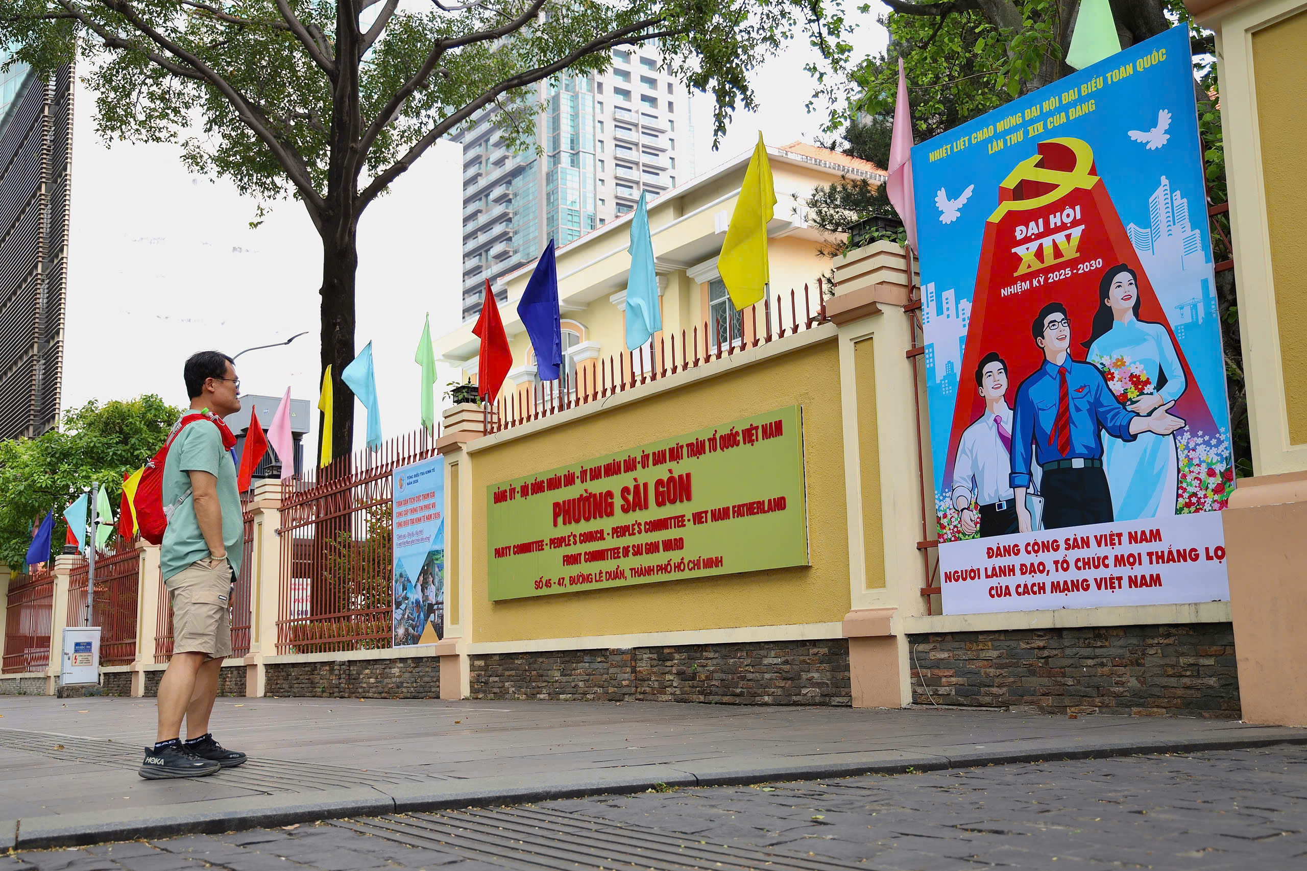 TPHCM rực rỡ cờ hoa, hân hoan hướng về Đại hội XIV của Đảng - Ảnh 10.