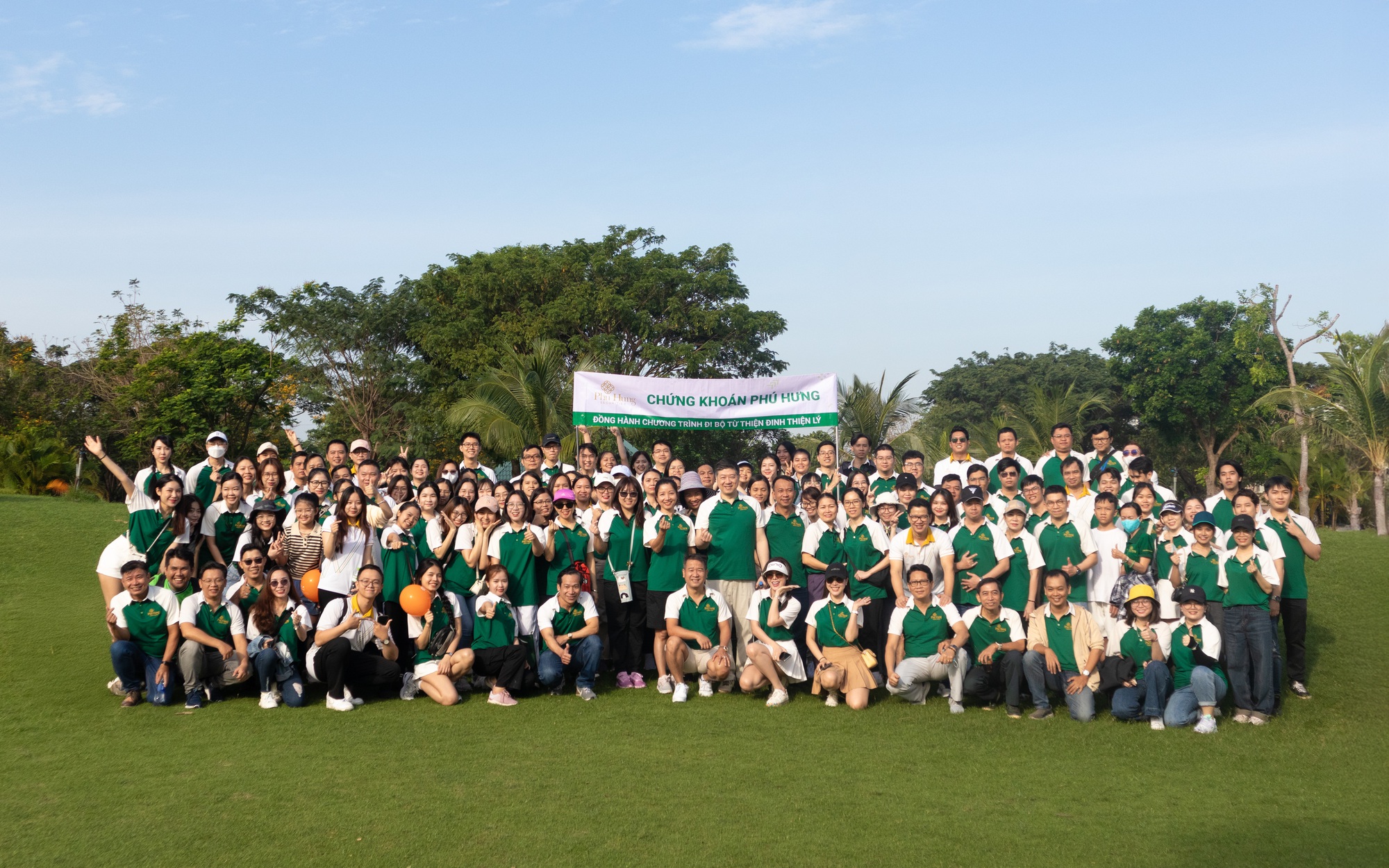 Chứng khoán Phú Hưng tiếp tục đồng hành "Đi bộ từ thiện Đinh Thiện Lý" lần 21 - 2026 