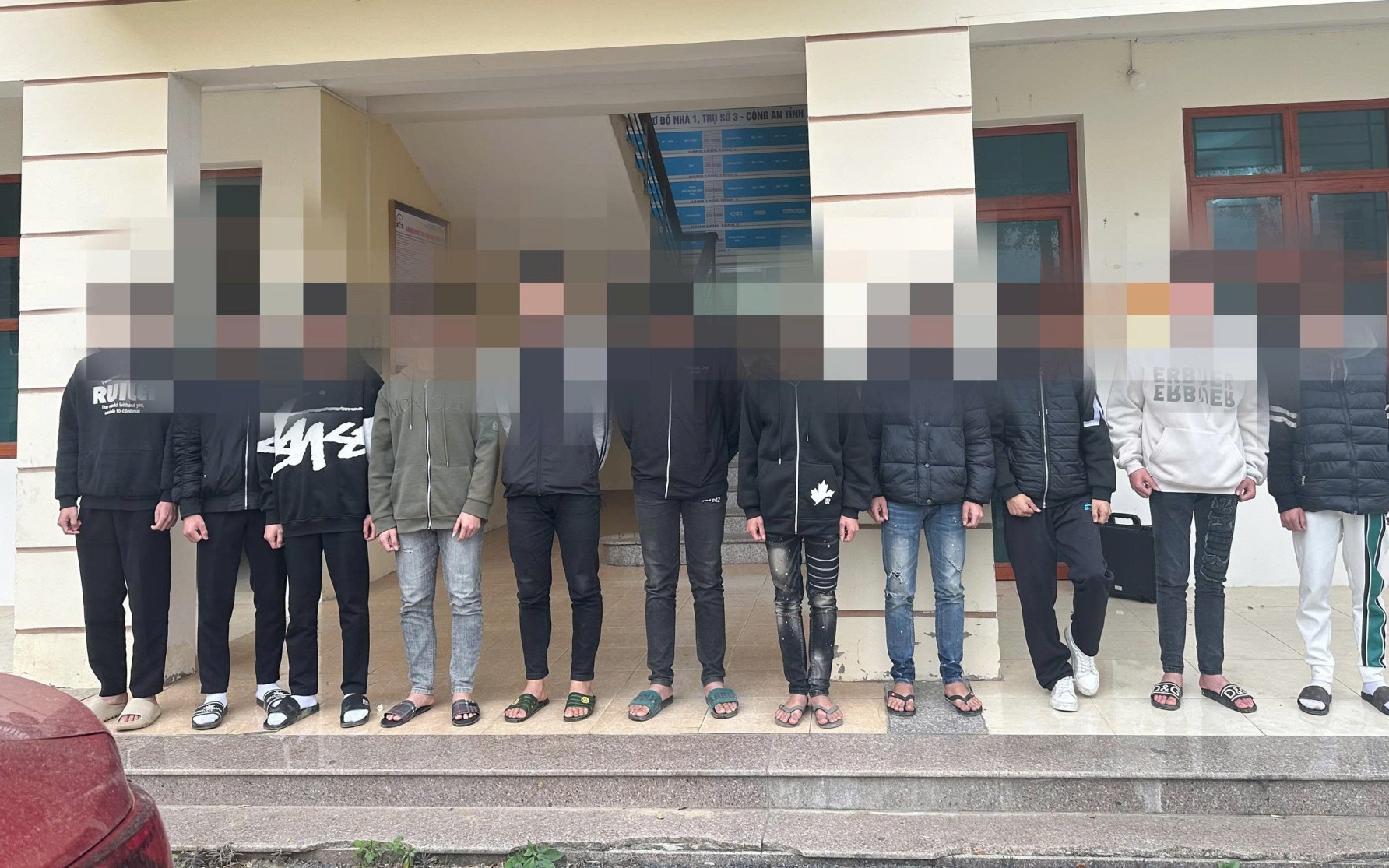 Hai nhóm học sinh lên mạng xã hội tập hợp lực lượng, hẹn nhau hỗn chiến
