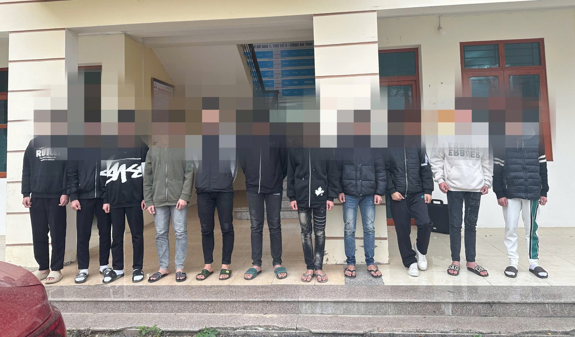 Hai nhóm học sinh lên mạng xã hội tập hợp lực lượng hẹn nhau hỗn chiến - Ảnh 1.