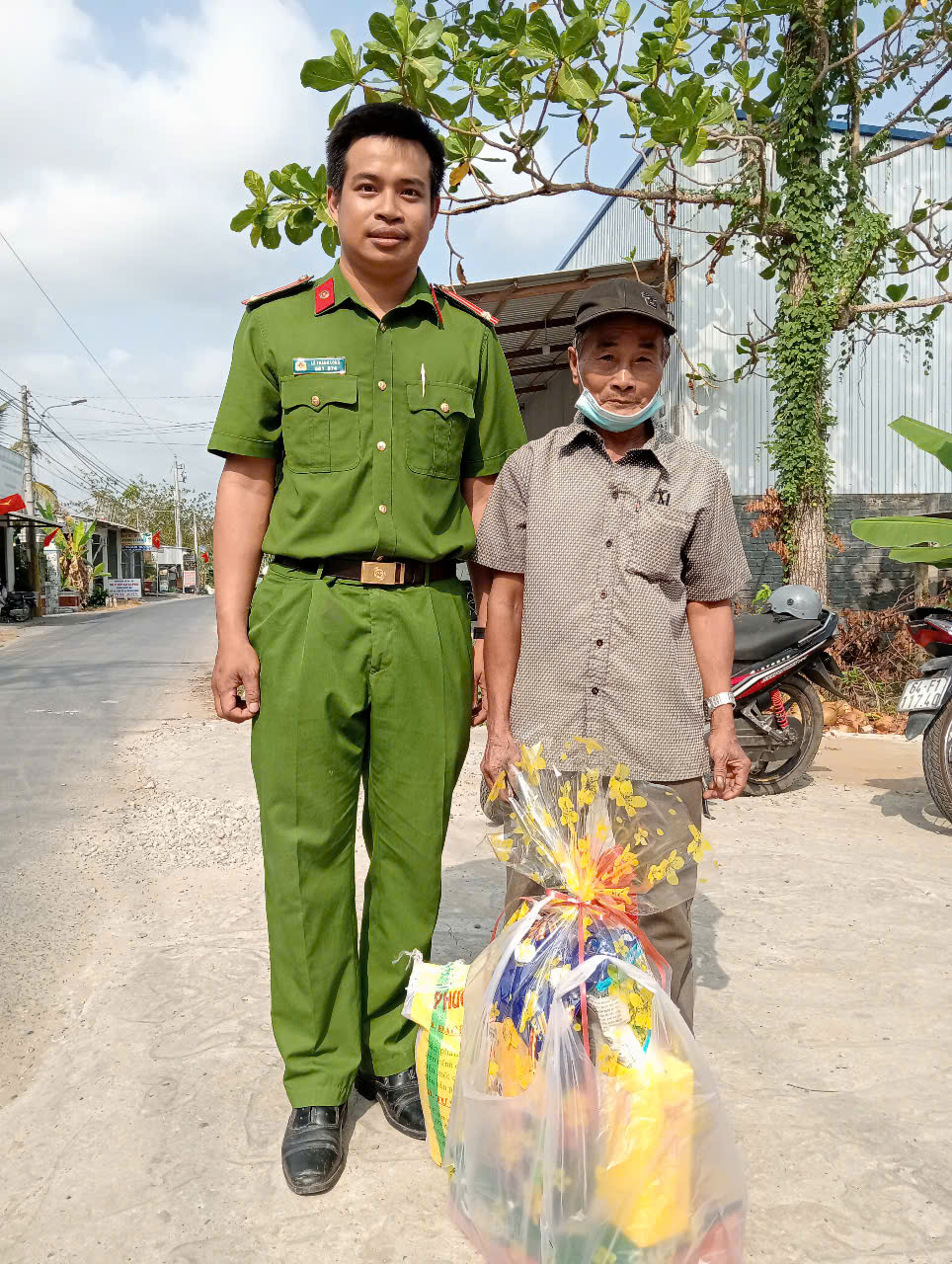Kh&aacute;nh th&agrave;nh 2 c&ocirc;ng tr&igrave;nh "Đường cờ Tổ quốc" tại Vĩnh Long ch&agrave;o mừng Đại hội XIV của Đảng - Ảnh 11.
