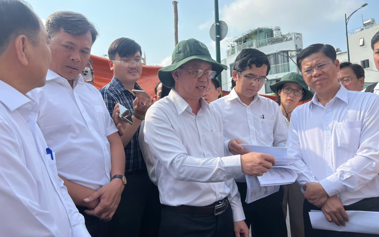 Sự cố sụp mặt đường Ba Đình: Lãnh đạo TPHCM yêu cầu xử lý trước Tết