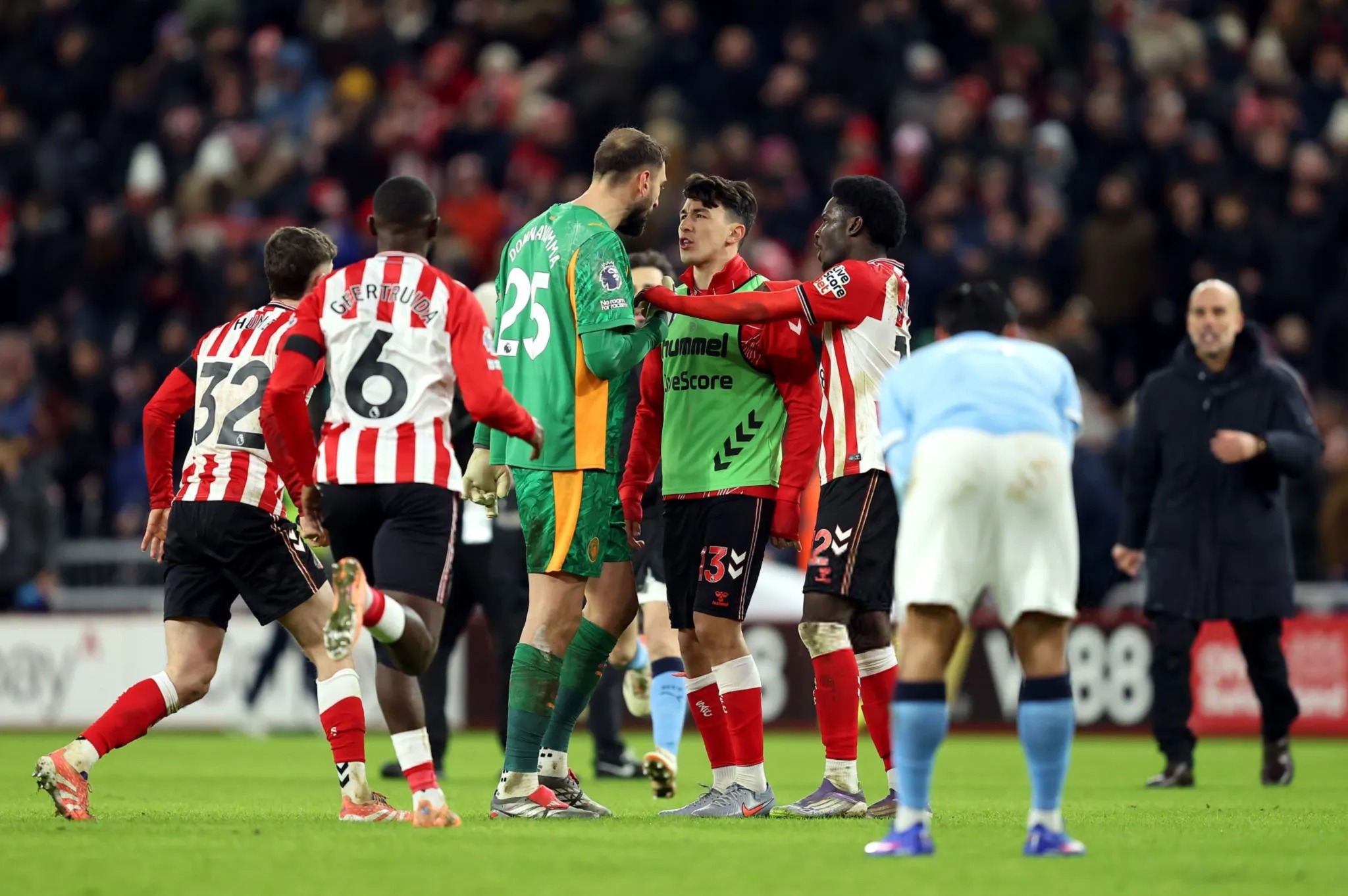 Man City trả giá đắt, gây náo loạn, Arsenal hưởng niềm vui - Ảnh 9.