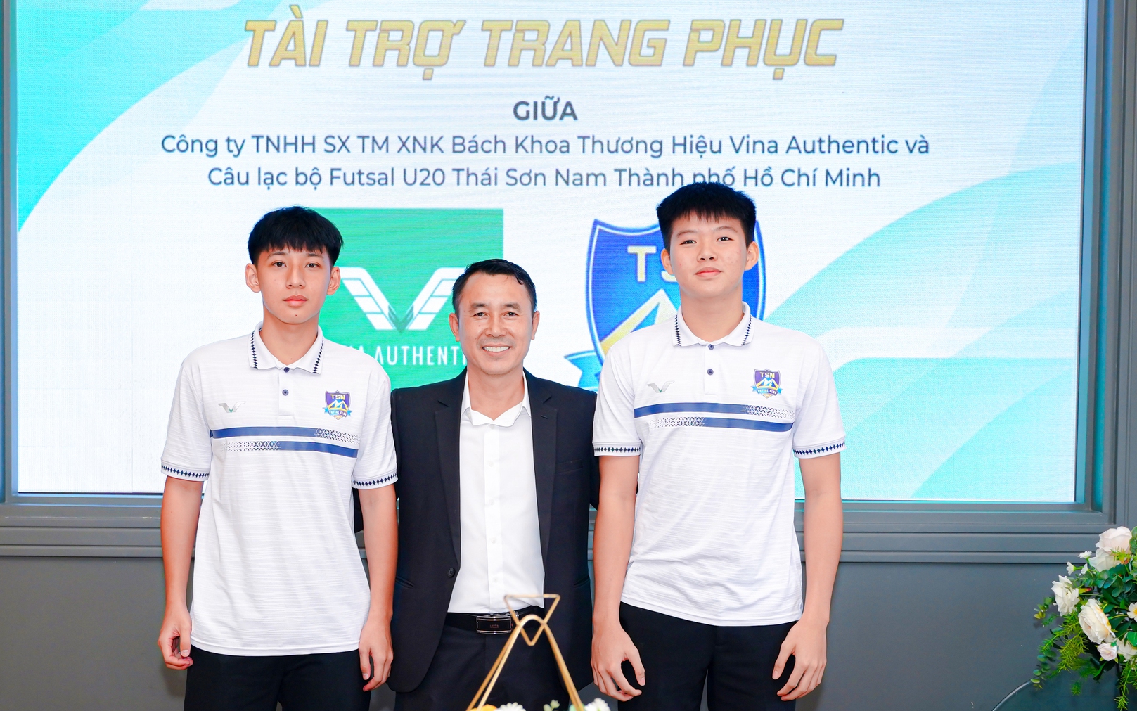 Đội trẻ Thái Sơn Nam ra mắt nhà tài trợ trang phục thi đấu