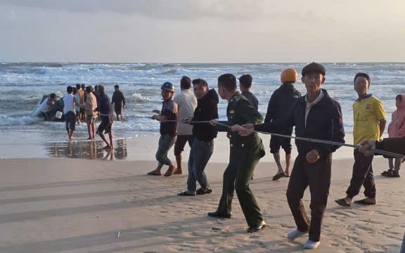Chìm ghe đánh cá, một ngư dân mất tích trên biển