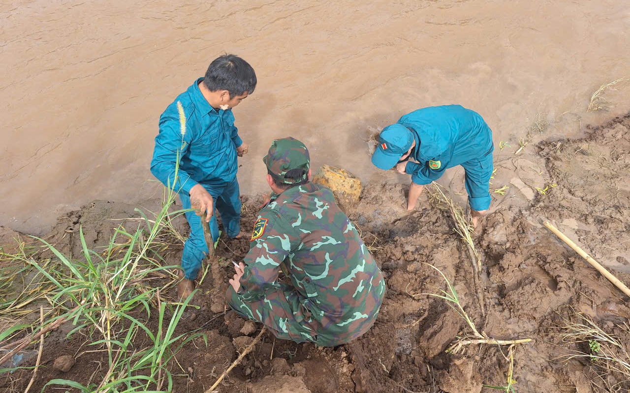 Tá hỏa phát hiện quả bom 334 kg khi đi câu cá