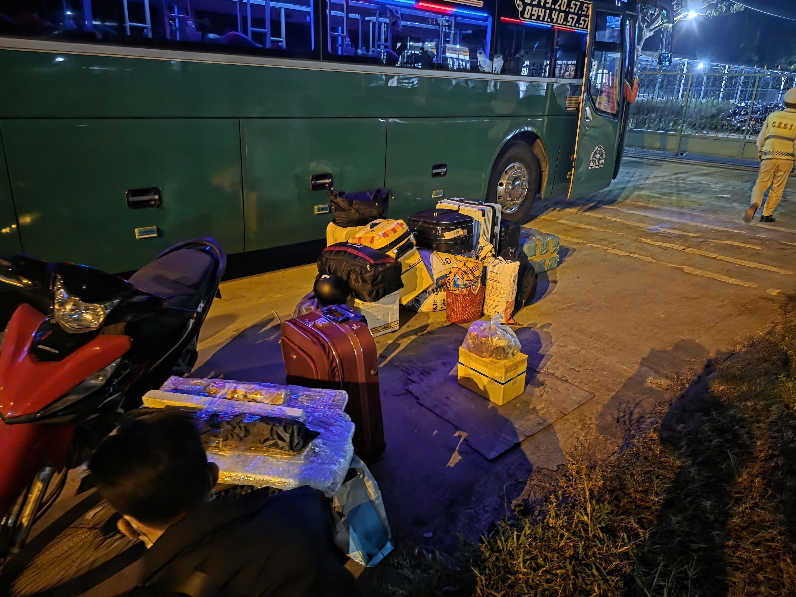 Tài xế vi phạm nồng độ cồn khi chở khách: Cảnh báo an toàn giao thông - Ảnh 4.