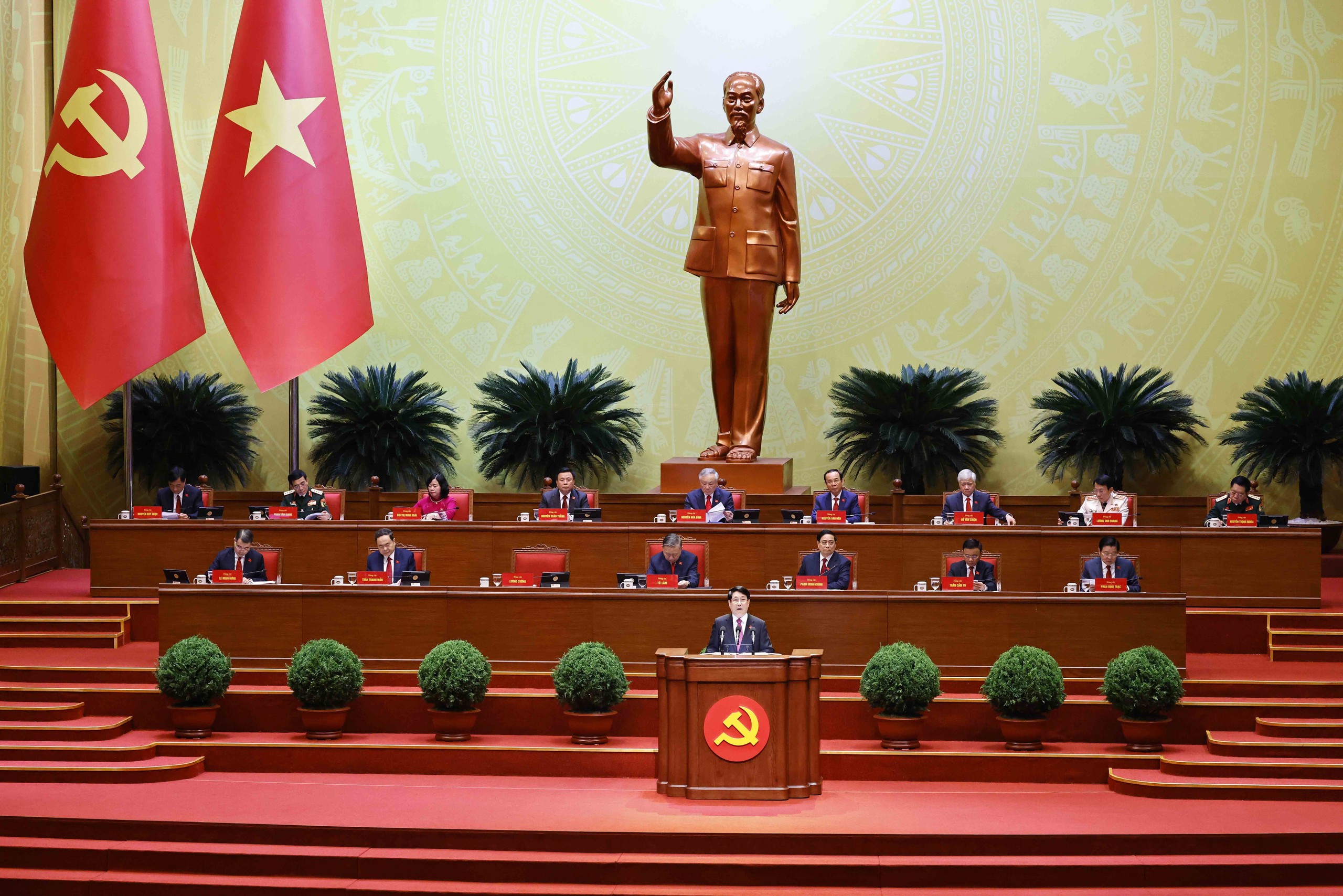 Chủ tịch nước Lương Cường tr&igrave;nh b&agrave;y diễn văn khai mạc Đại hội XIV của Đảng - Ảnh 1.