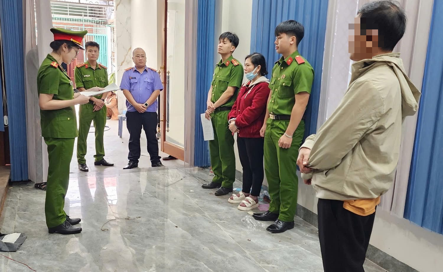 Bắt tạm giam cặp vợ chồng “đại gia” bất động sản ở Gia Lai - Ảnh 3.