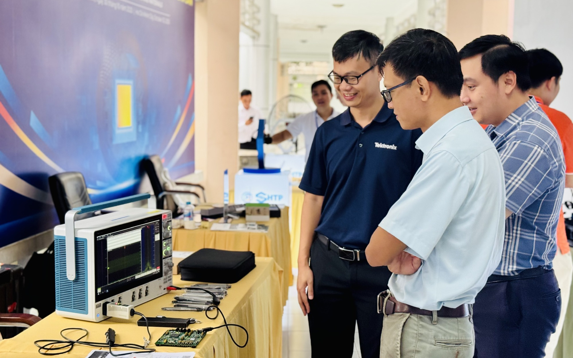Tìm và giữ chân người lao động nay đã khác