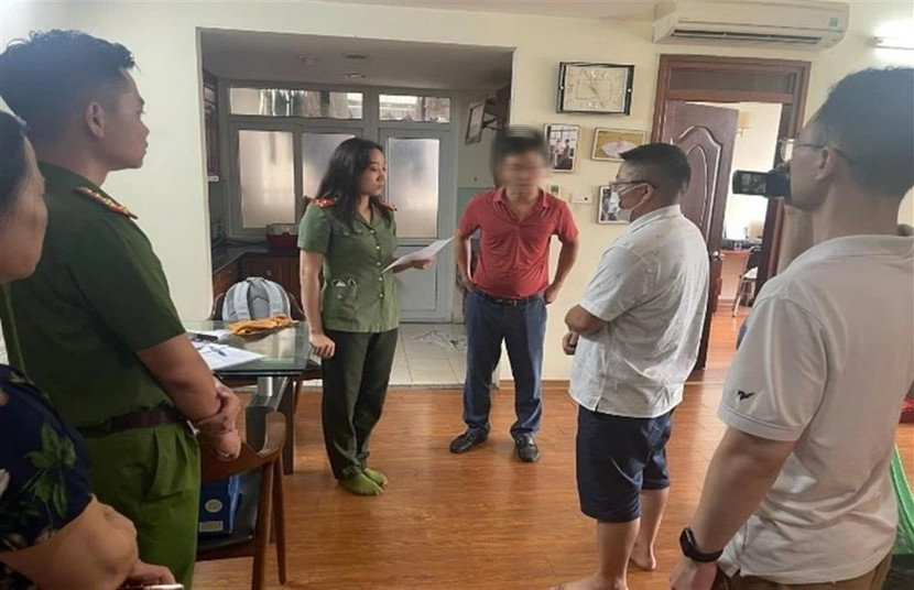 Cựu Ph&oacute; Viện trưởng lừa đảo chiếm đoạt 2 , 1 tỉ đồng từ th&iacute; sinh thi tiếng Anh - Ảnh 1.
